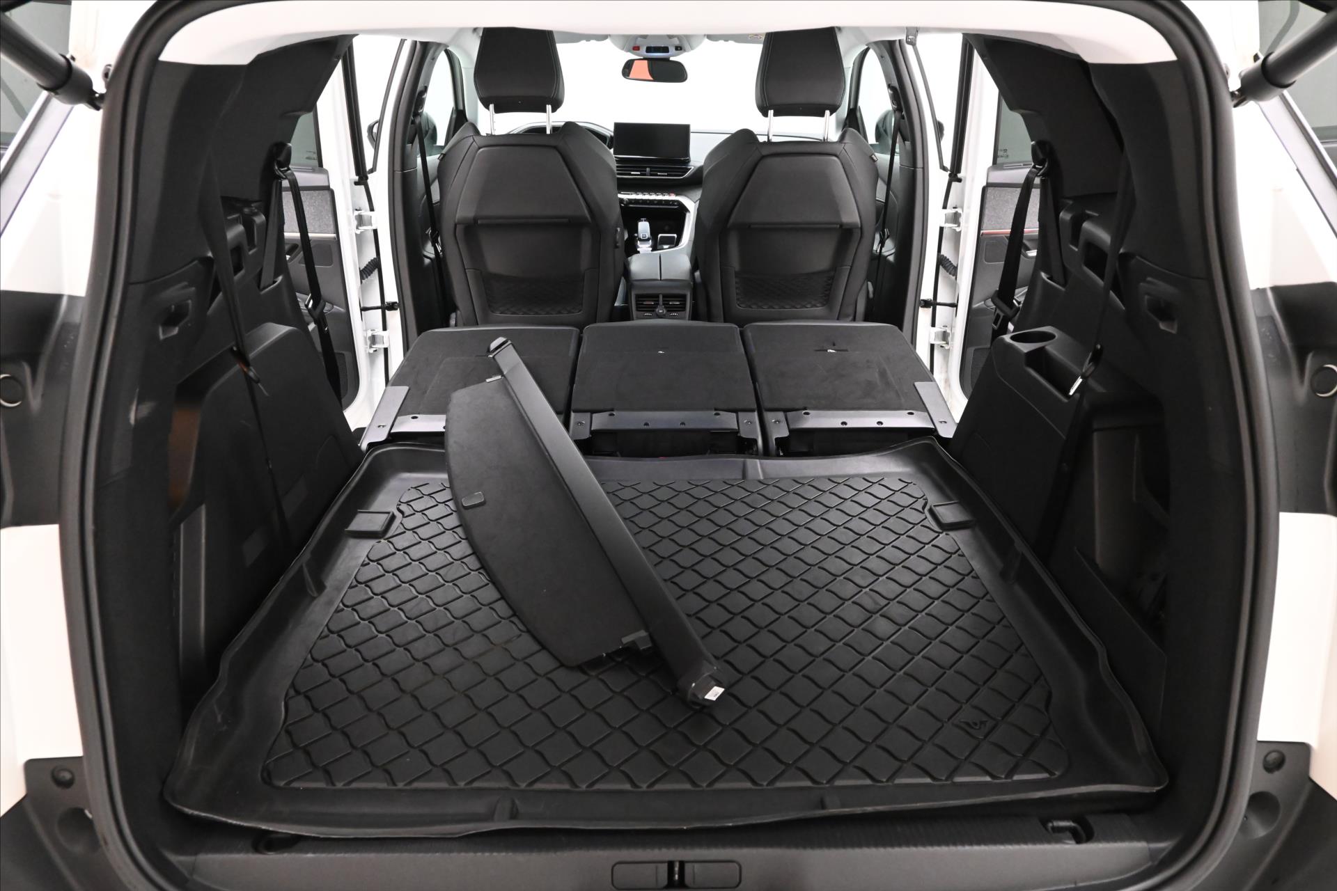 Hlavní fotografie vozu Peugeot 5008 1,5 HDI 96 kW EAT8 7Míst ALLURE Záruka až 5 let (11)