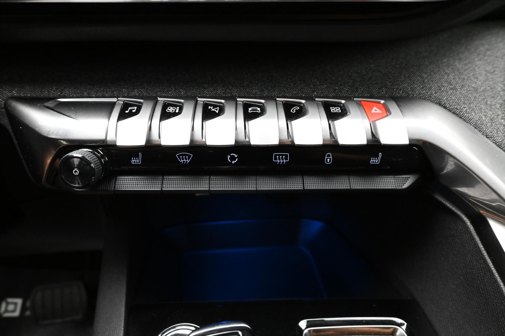 Hlavní fotografie vozu Peugeot 5008 1,5 HDI 96 kW EAT8 7Míst ALLURE Záruka až 5 let (22)