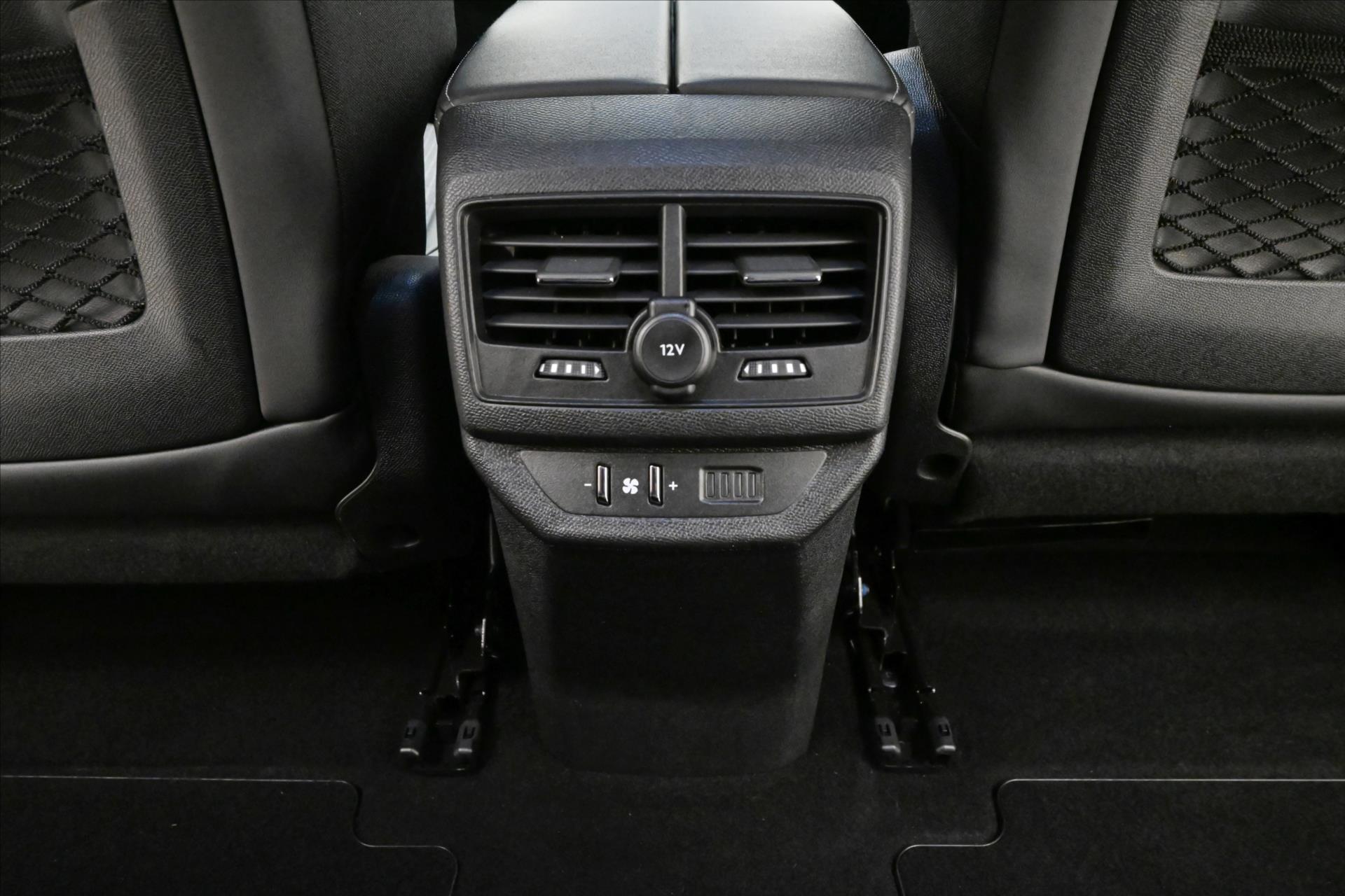 Hlavní fotografie vozu Peugeot 5008 1,5 HDI 96 kW EAT8 7Míst ALLURE Záruka až 5 let (23)