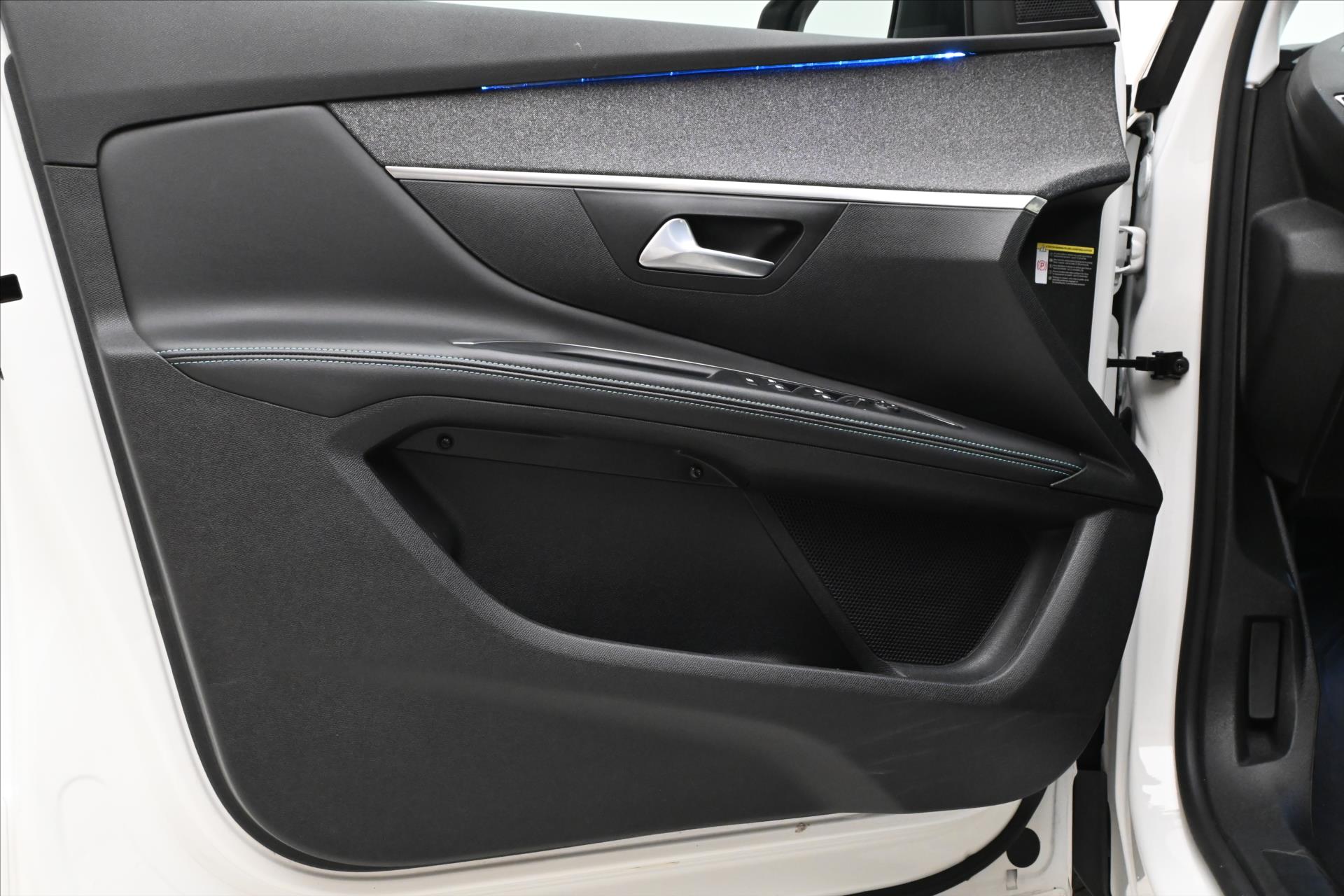 Hlavní fotografie vozu Peugeot 5008 1,5 HDI 96 kW EAT8 7Míst ALLURE Záruka až 5 let (26)