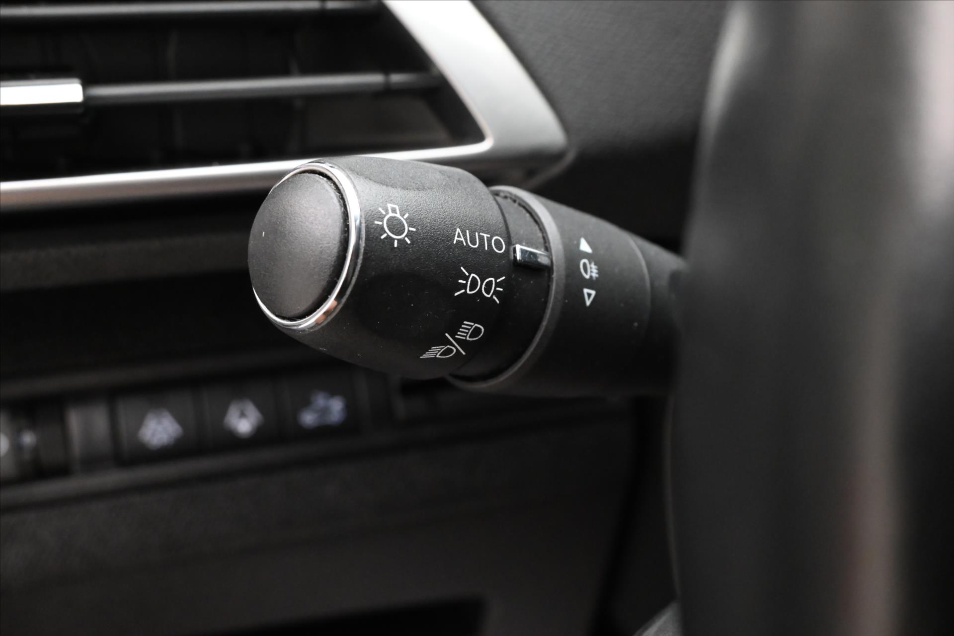 Hlavní fotografie vozu Peugeot 5008 1,5 HDI 96 kW EAT8 7Míst ALLURE Záruka až 5 let (28)