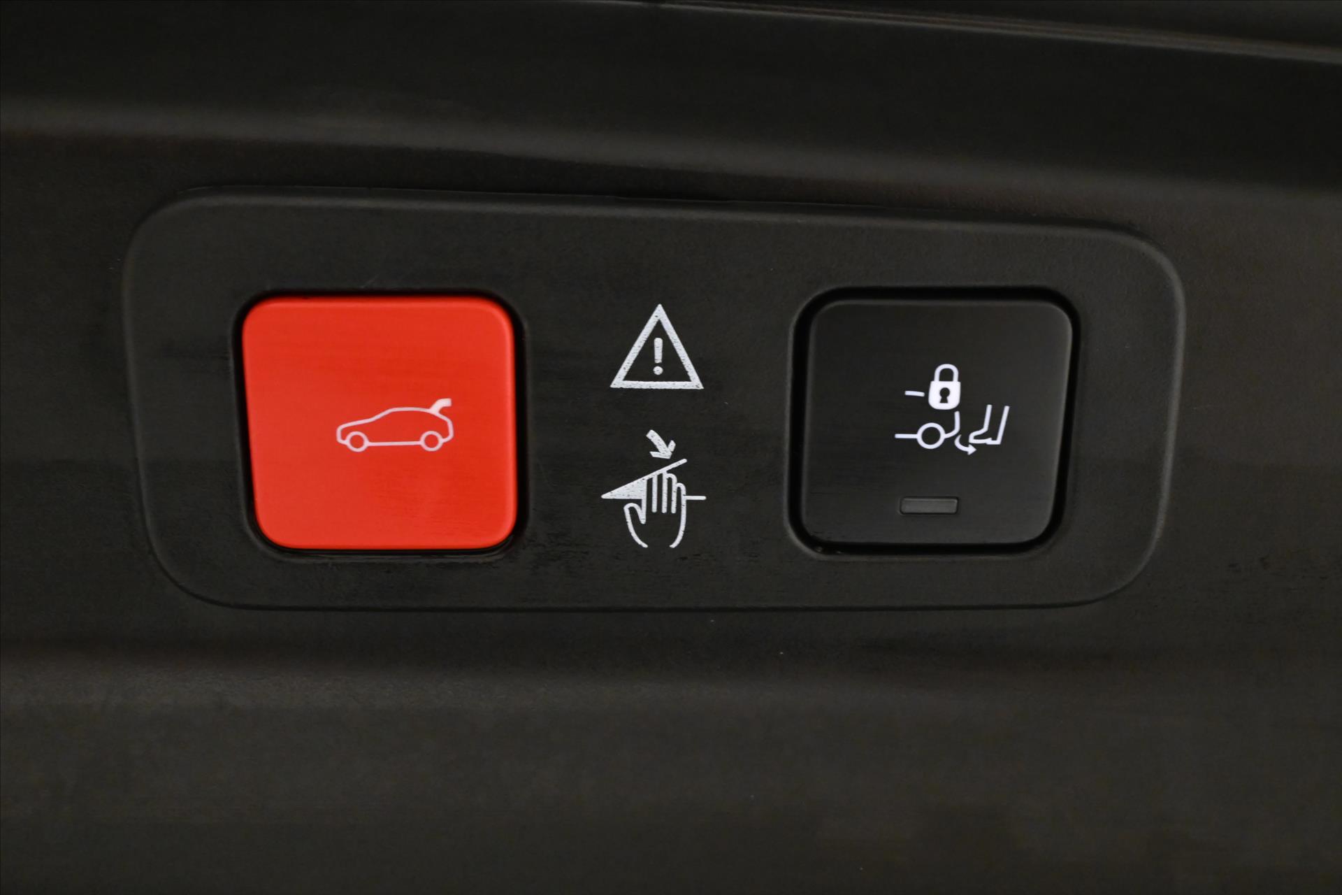 Hlavní fotografie vozu Peugeot 5008 1,5 HDI 96 kW EAT8 7Míst ALLURE Záruka až 5 let (29)
