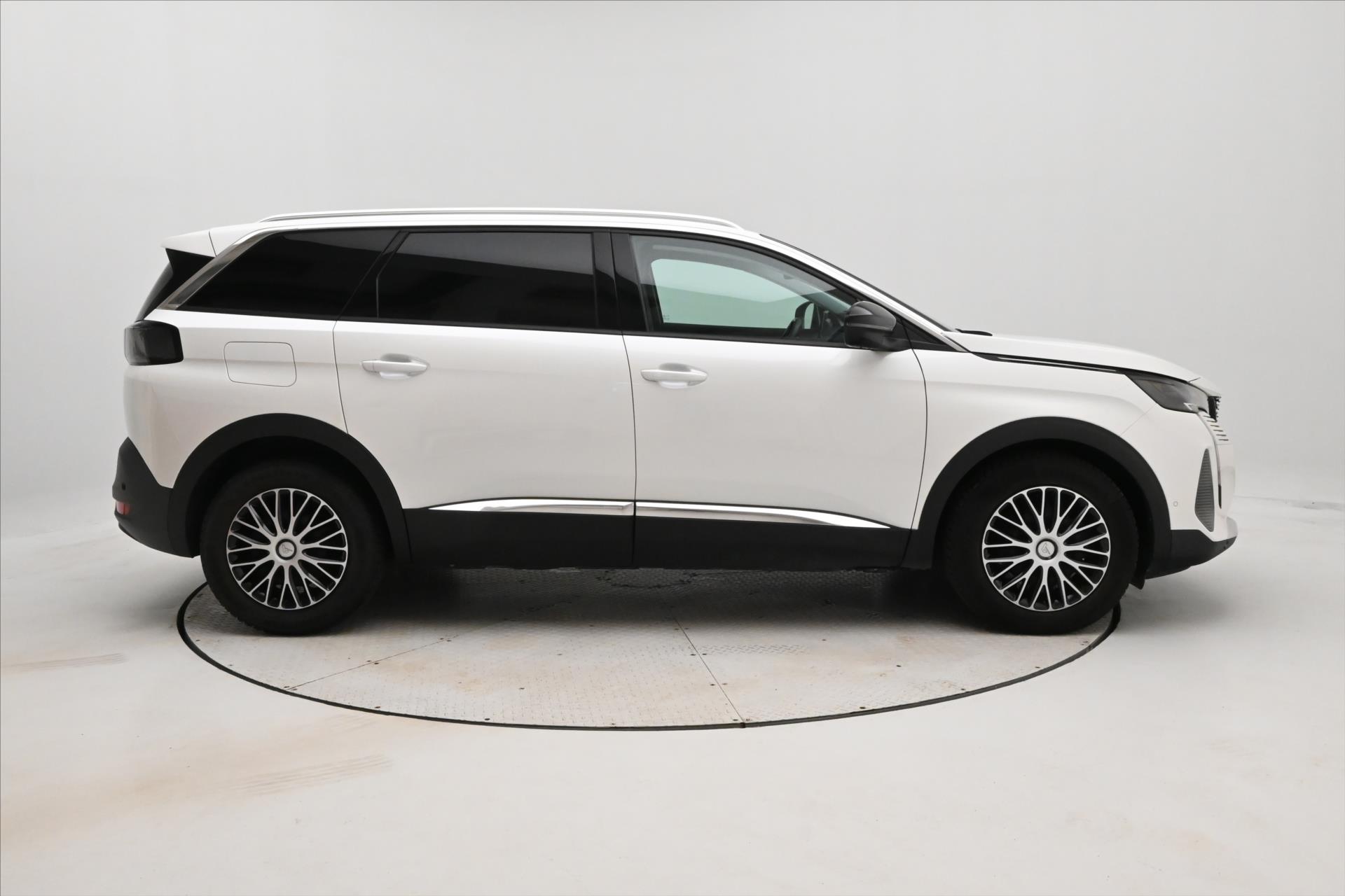 Hlavní fotografie vozu Peugeot 5008 1,5 HDI 96 kW EAT8 7Míst ALLURE Záruka až 5 let (4)