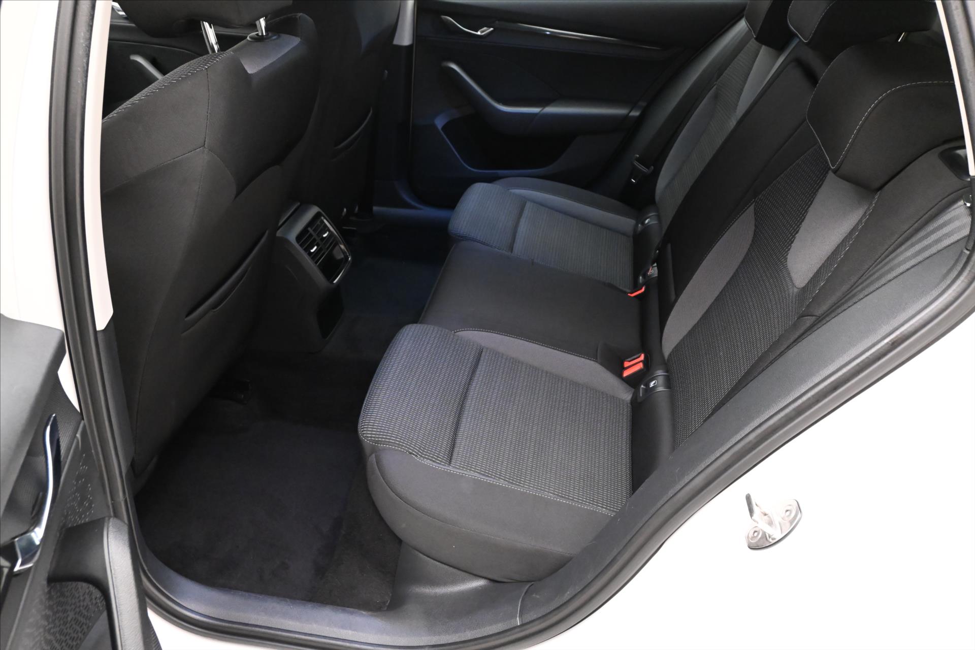 Hlavní fotografie vozu Škoda Octavia 2,0 TDI 110kW 4x4 DSG Ambition Záruka až 5 let (14)
