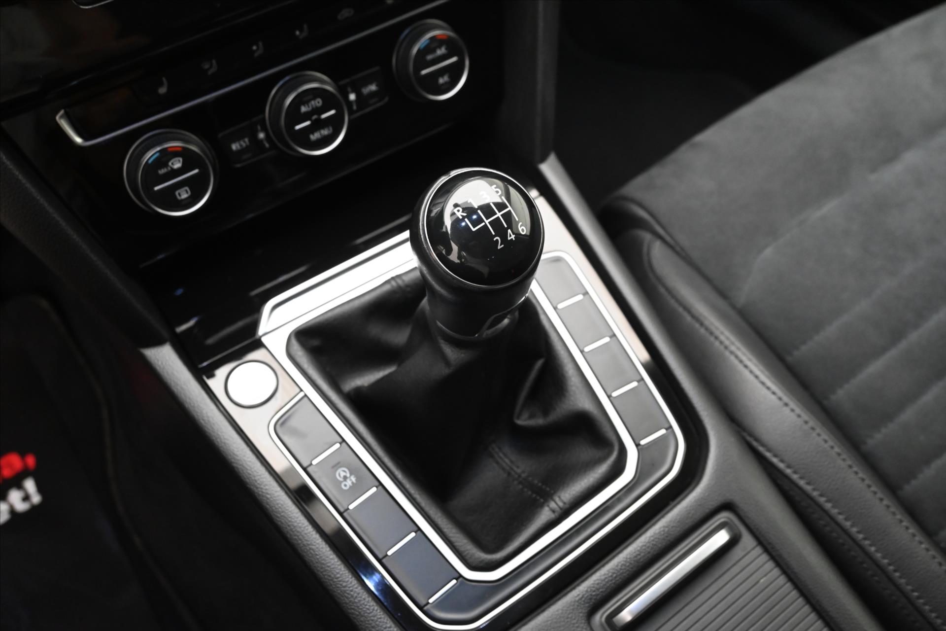 Hlavní fotografie vozu Volkswagen Passat 2,0 TDI 110 kW Highline Záruka až 5 let (22)