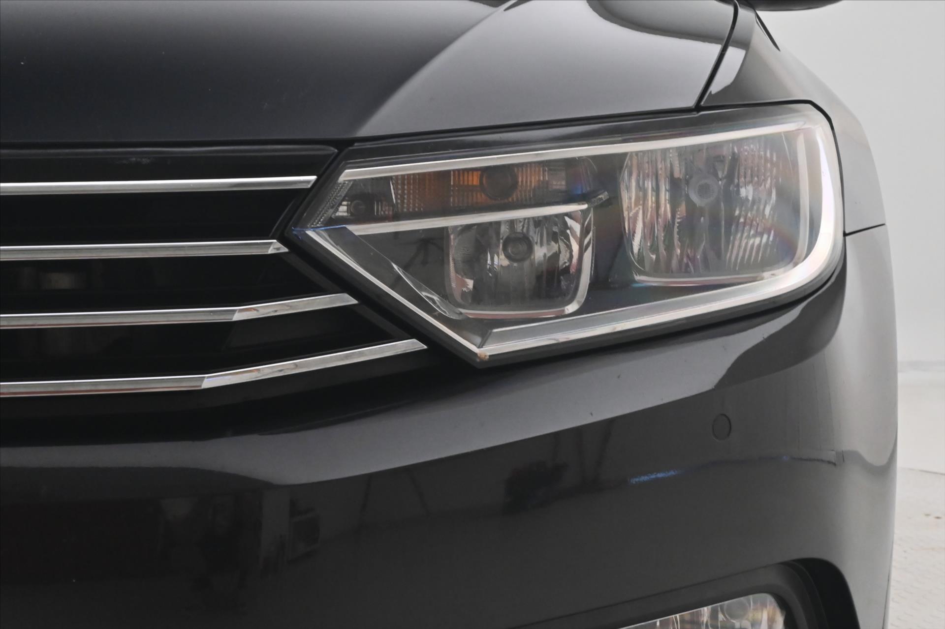 Hlavní fotografie vozu Volkswagen Passat 2,0 TDI 110 kW Highline Záruka až 5 let (28)