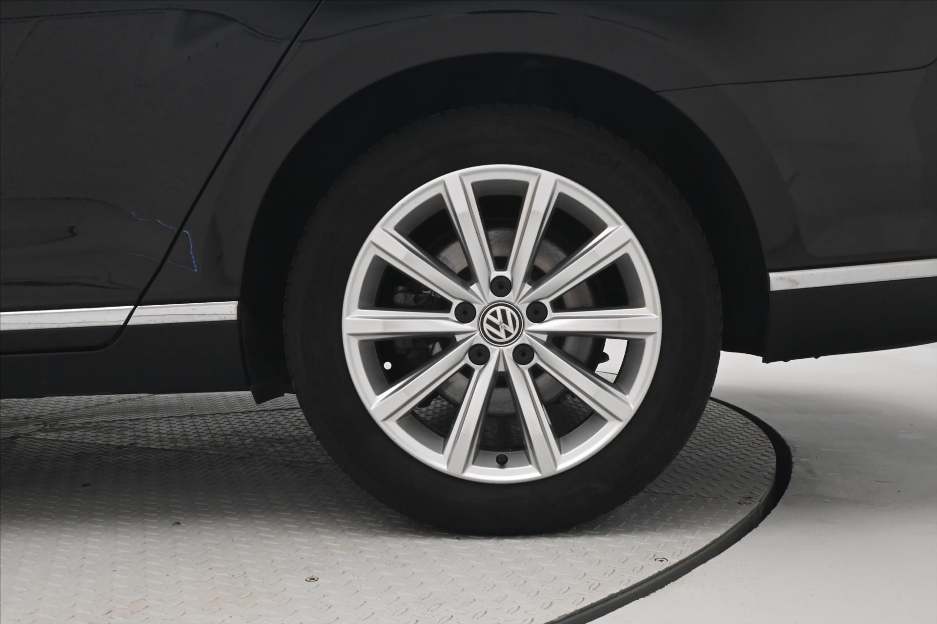 Hlavní fotografie vozu Volkswagen Passat 2,0 TDI 110 kW Highline Záruka až 5 let (30)
