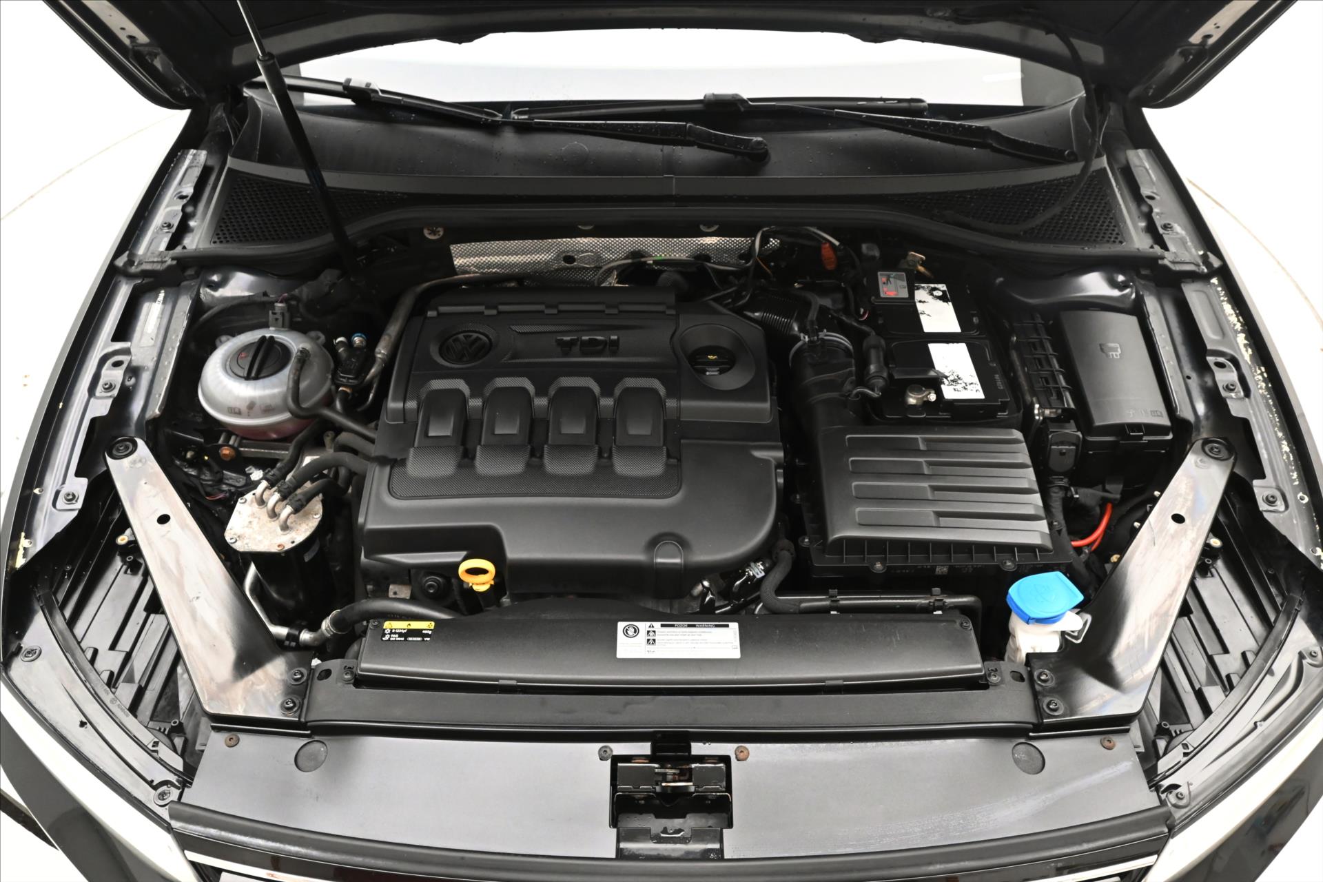 Hlavní fotografie vozu Volkswagen Passat 2,0 TDI 110 kW Highline Záruka až 5 let (9)