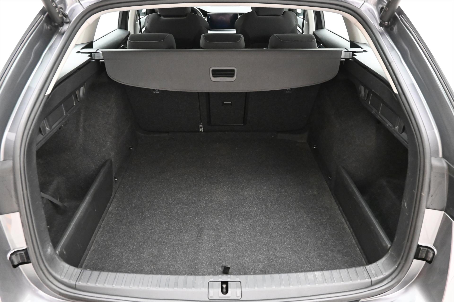 Hlavní fotografie vozu Škoda Octavia 2,0 TDI 110 KW DSG EL.KUFR Záruka až 5 let (10)