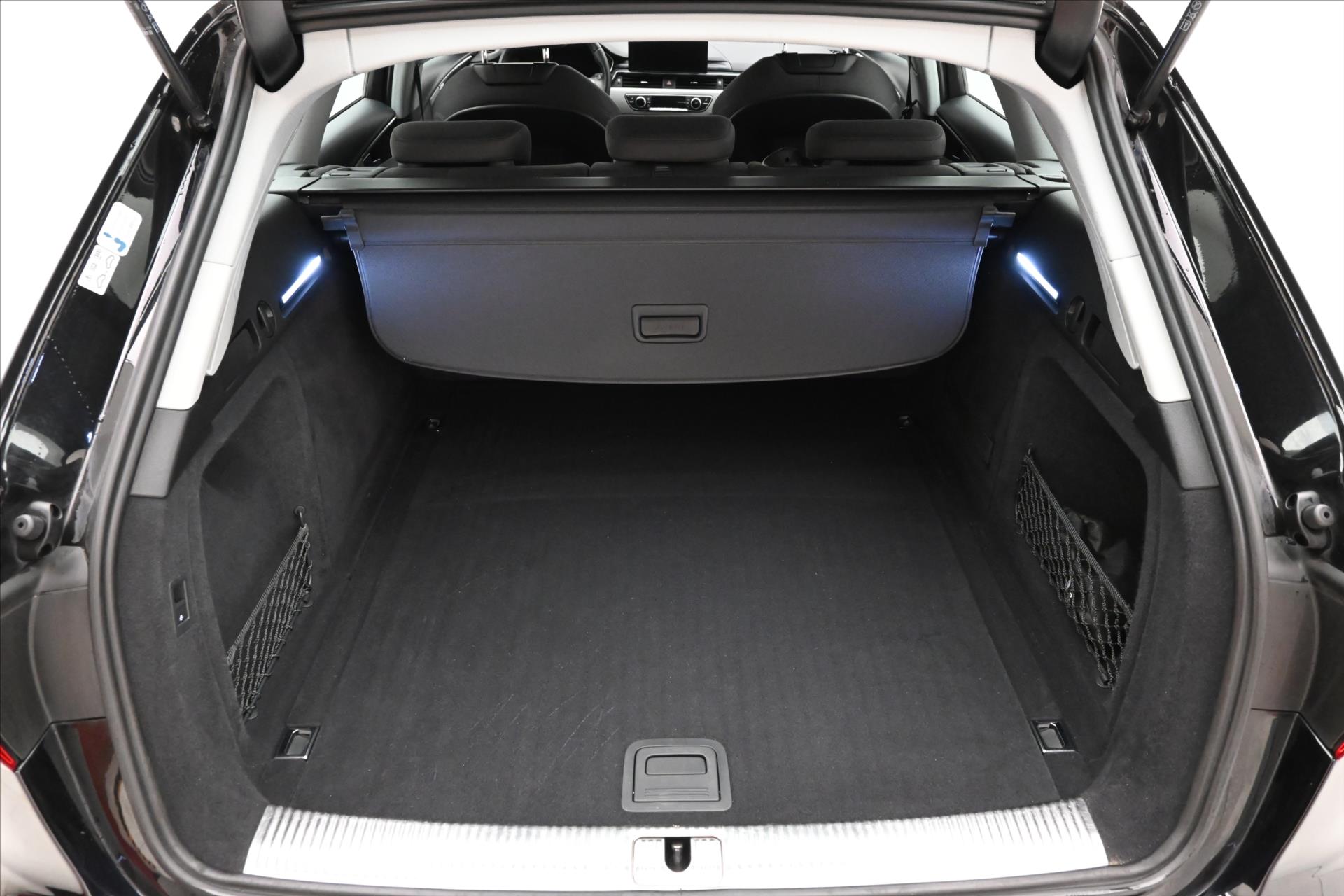 Hlavní fotografie vozu Audi A4 2,0 40TDI 150 kW S-Tronic Záruka až 5 let (11)