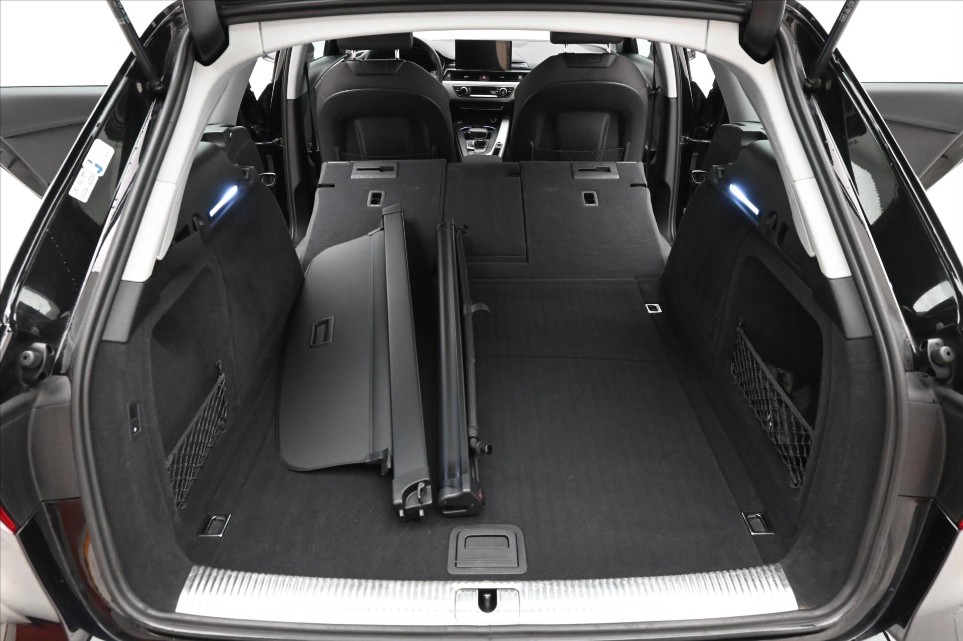 Hlavní fotografie vozu Audi A4 2,0 40TDI 150 kW S-Tronic Záruka až 5 let (12)