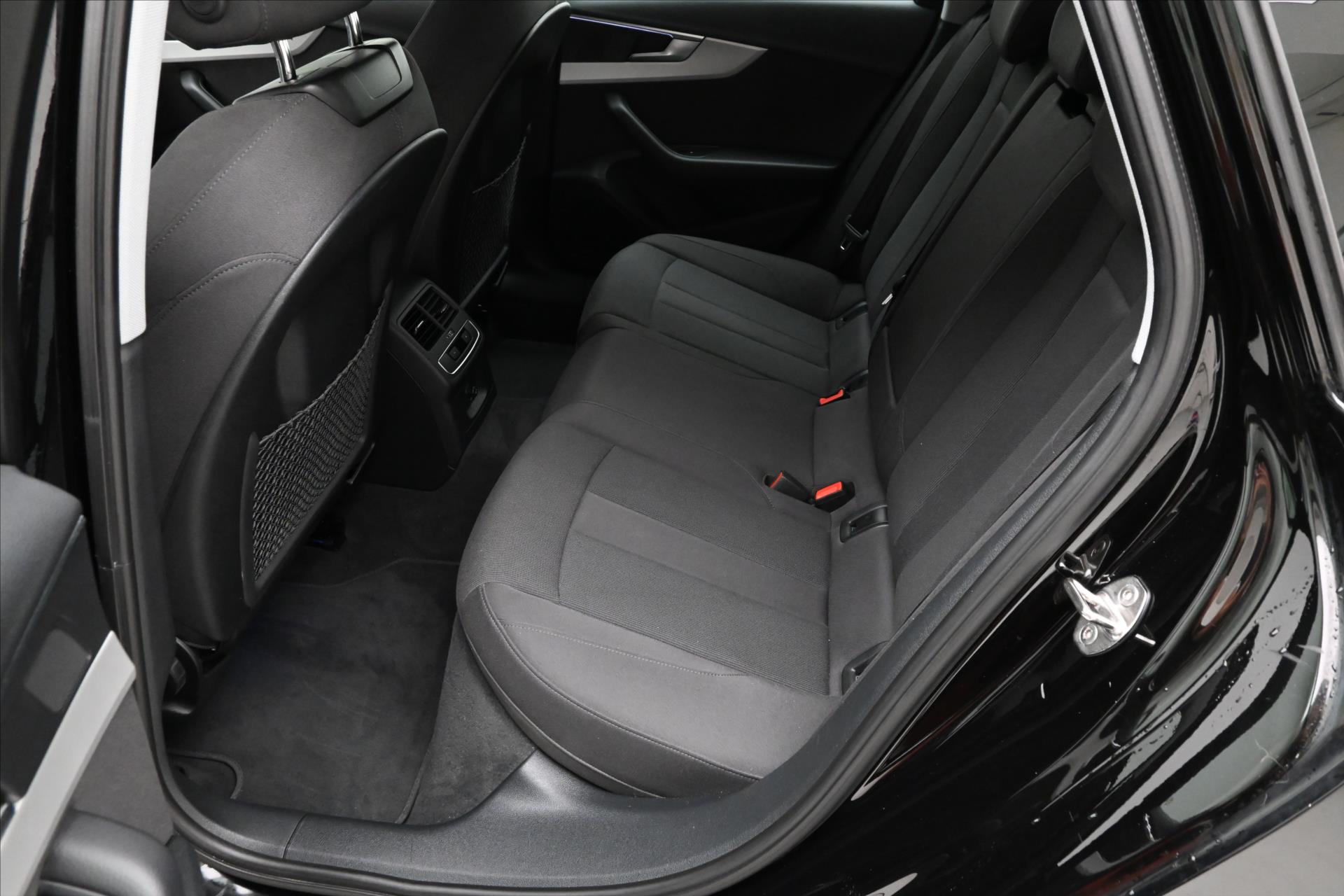 Hlavní fotografie vozu Audi A4 2,0 40TDI 150 kW S-Tronic Záruka až 5 let (15)