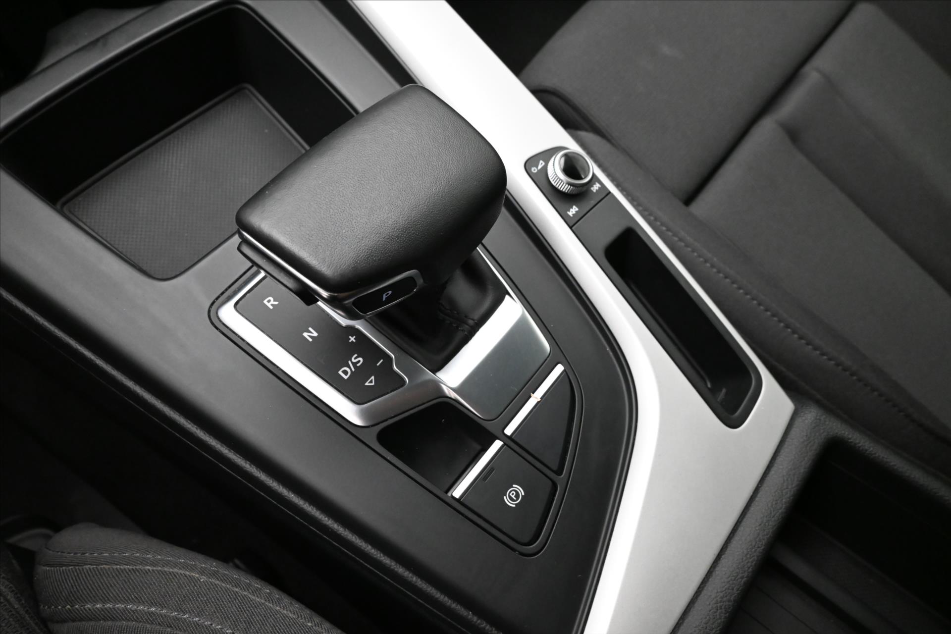 Hlavní fotografie vozu Audi A4 2,0 40TDI 150 kW S-Tronic Záruka až 5 let (25)