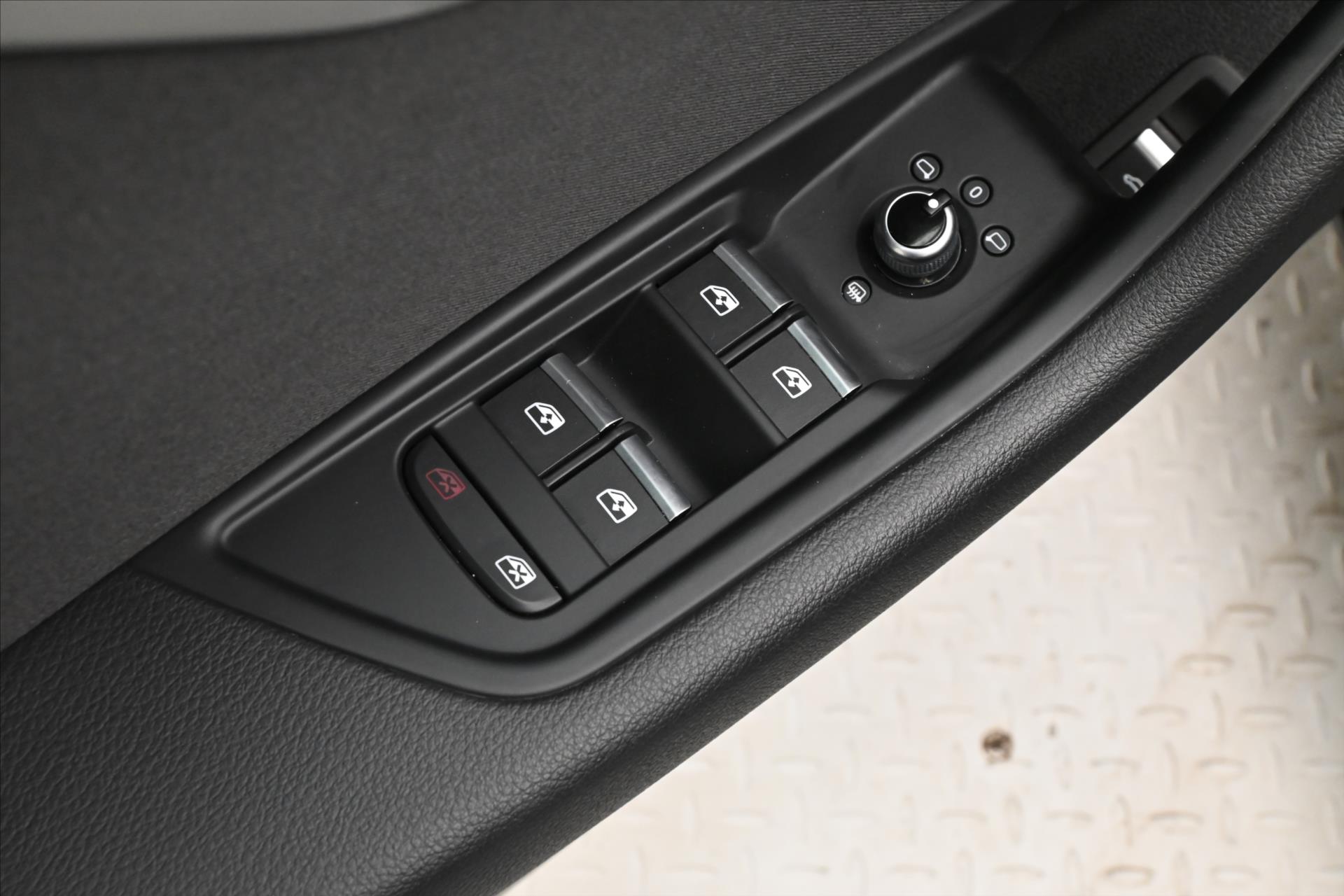 Hlavní fotografie vozu Audi A4 2,0 40TDI 150 kW S-Tronic Záruka až 5 let (28)