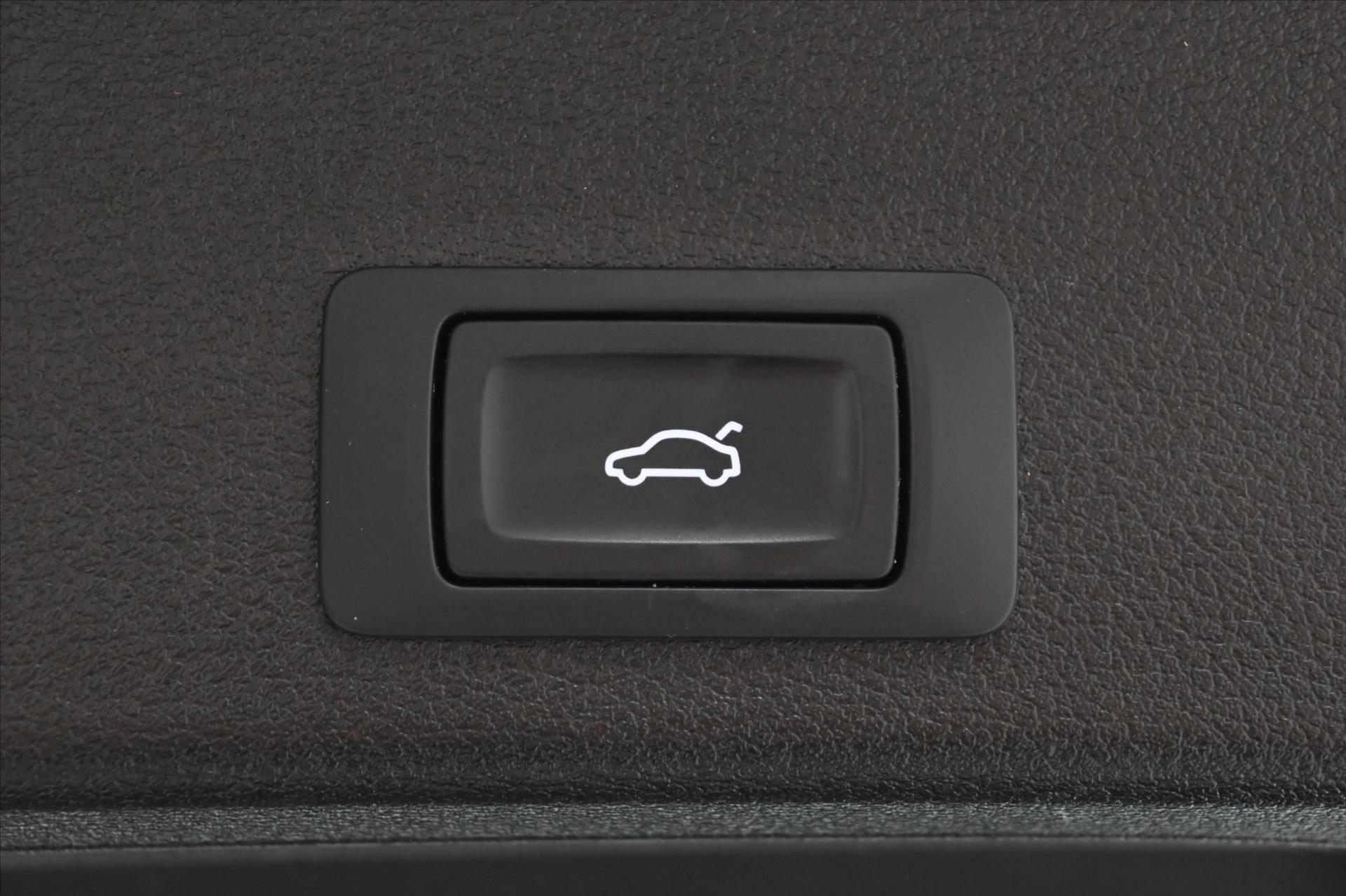 Hlavní fotografie vozu Audi A4 2,0 40TDI 150 kW S-Tronic Záruka až 5 let (29)