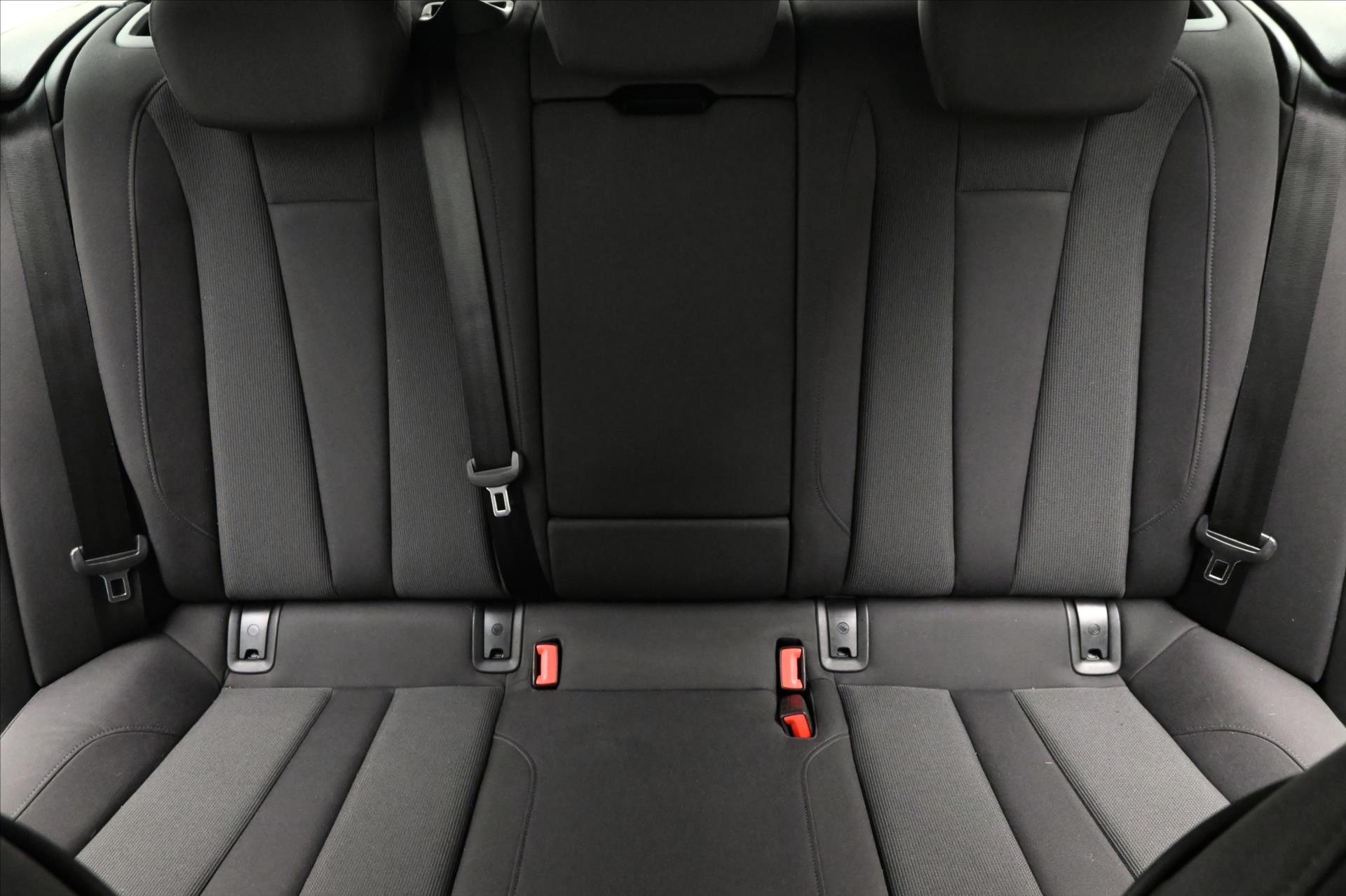 Hlavní fotografie vozu Audi A4 2,0 40TDI 150 kW S-Tronic Záruka až 5 let (30)
