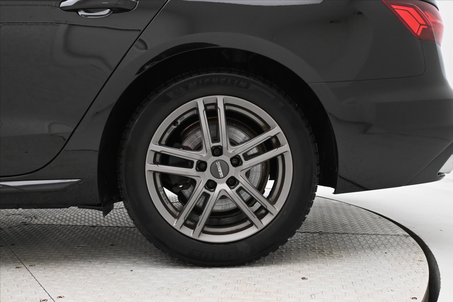 Hlavní fotografie vozu Audi A4 2,0 40TDI 150 kW S-Tronic Záruka až 5 let (35)