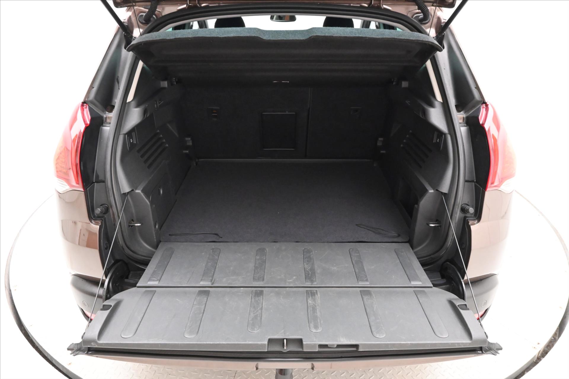 Hlavní fotografie vozu Peugeot 3008 1,6 HDI 88 kW AT tažné Záruka až 5 let (10)