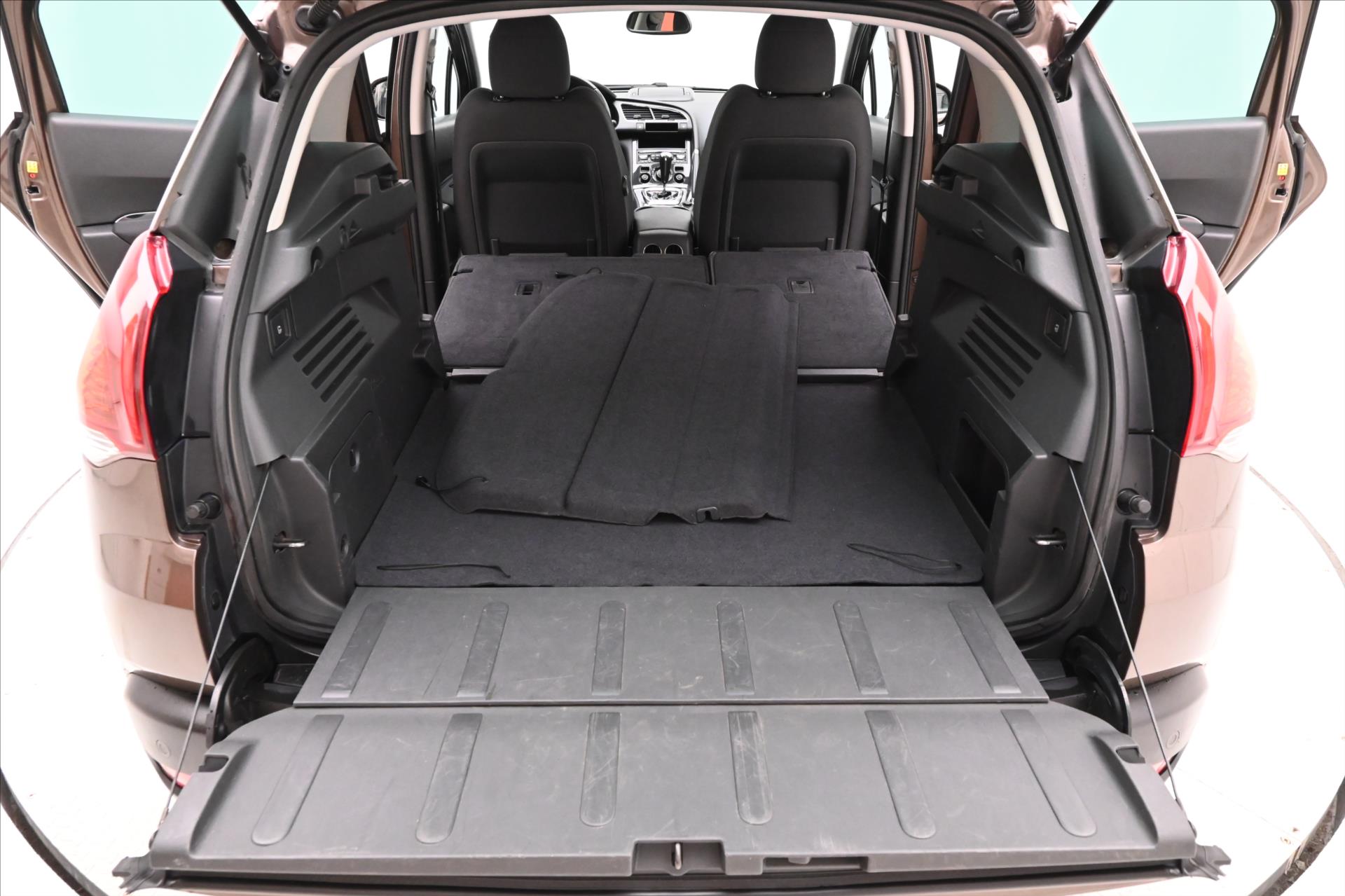 Hlavní fotografie vozu Peugeot 3008 1,6 HDI 88 kW AT tažné Záruka až 5 let (11)