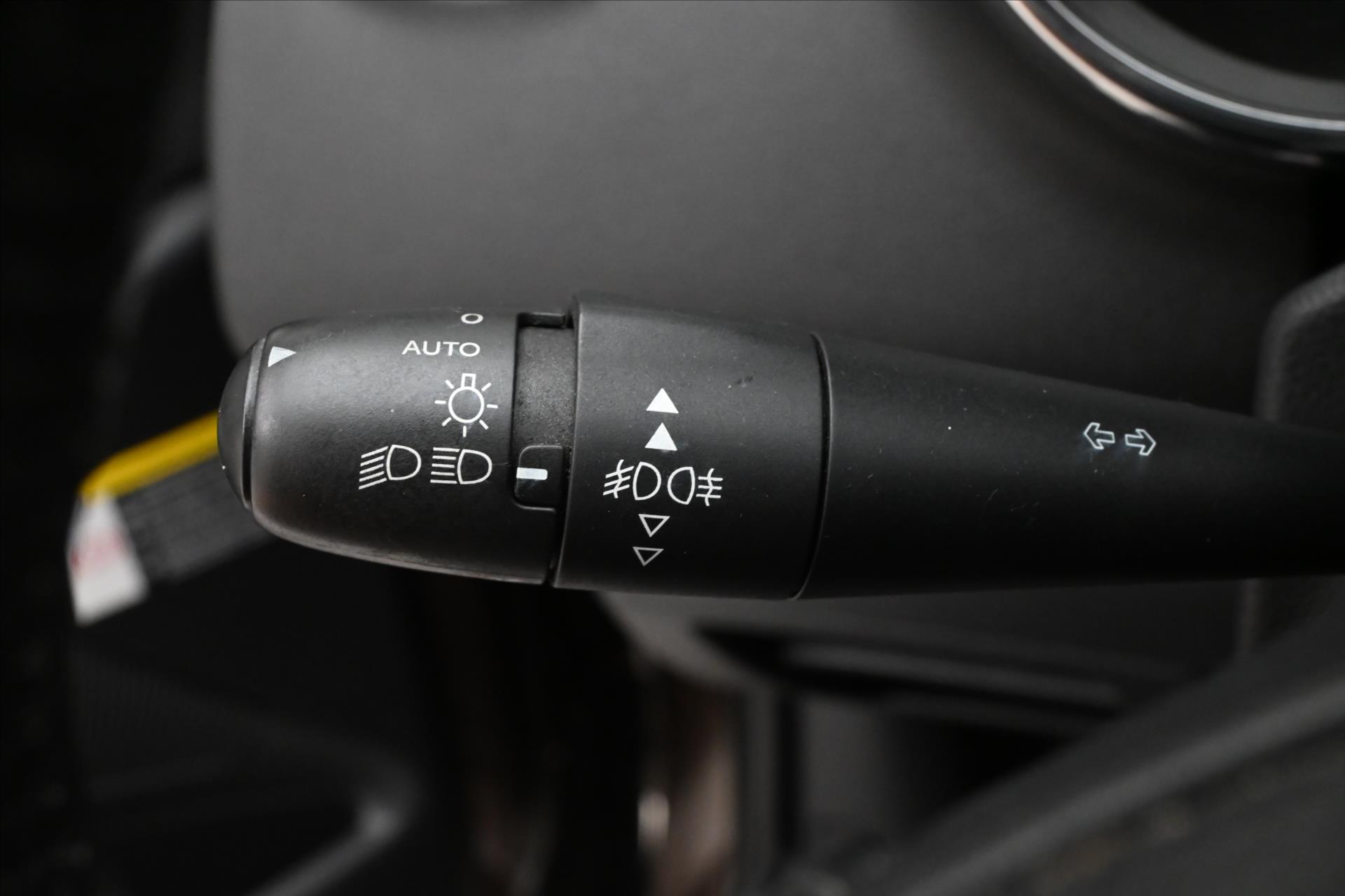 Hlavní fotografie vozu Peugeot 3008 1,6 HDI 88 kW AT tažné Záruka až 5 let (25)