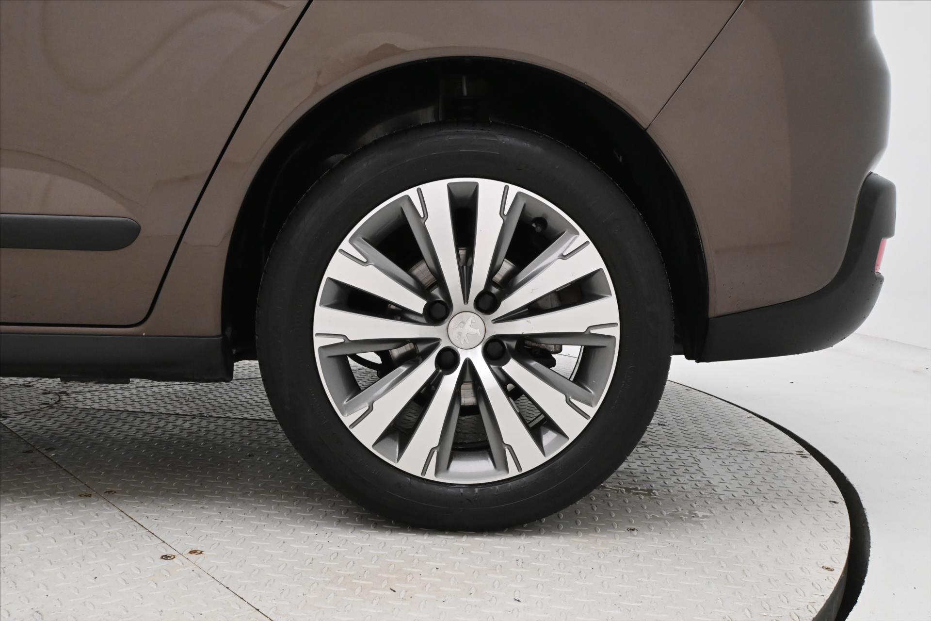 Hlavní fotografie vozu Peugeot 3008 1,6 HDI 88 kW AT tažné Záruka až 5 let (30)