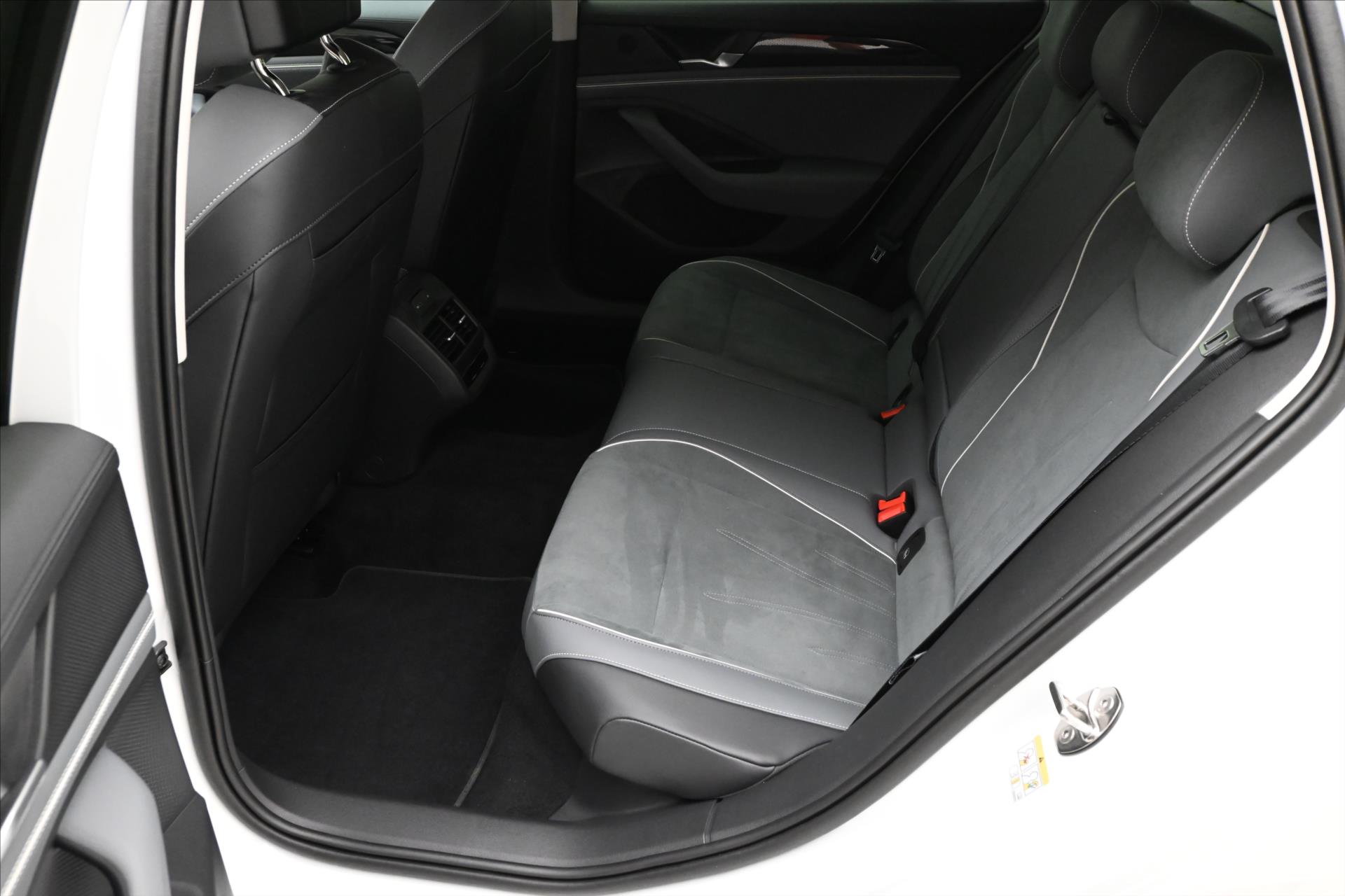 Hlavní fotografie vozu Volkswagen Passat 2,0 TDI 110 kW DSG Business Záruka až 5 let (14)