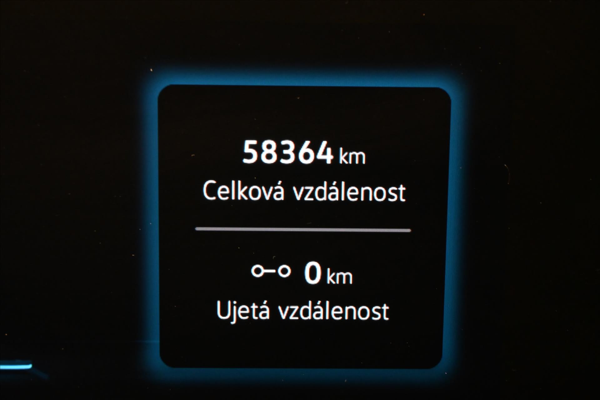Hlavní fotografie vozu Volkswagen Passat 2,0 TDI 110 kW DSG Business Záruka až 5 let (17)