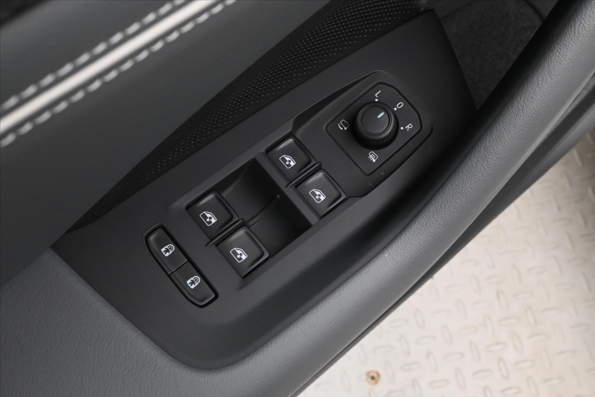 Hlavní fotografie vozu Volkswagen Passat 2,0 TDI 110 kW DSG Business Záruka až 5 let (27)
