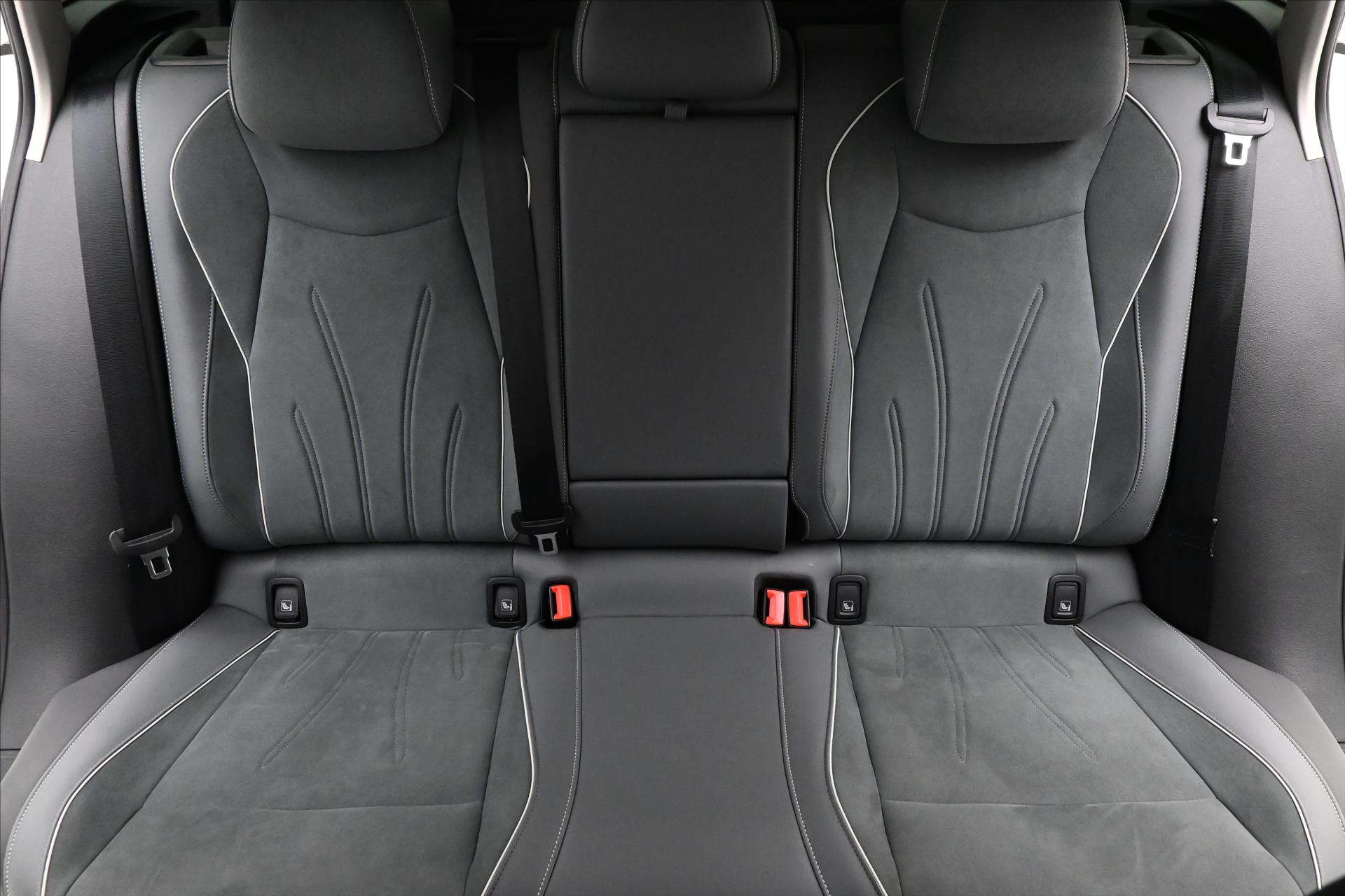 Hlavní fotografie vozu Volkswagen Passat 2,0 TDI 110 kW DSG Business Záruka až 5 let (29)