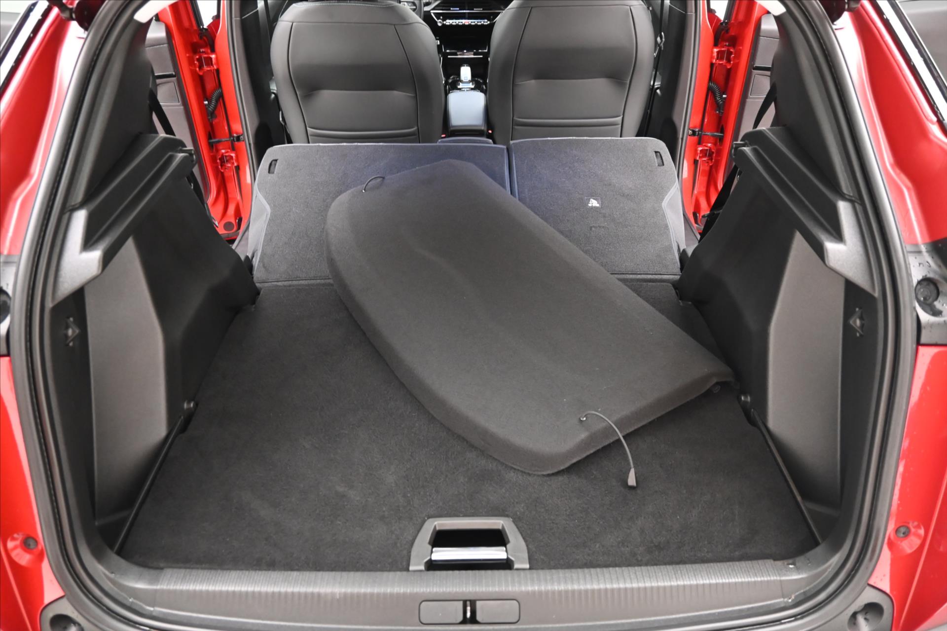 Main photo of the car Peugeot 2008 1.2 96 kW PureTech EAT8 Warranty up to 5 years (11)