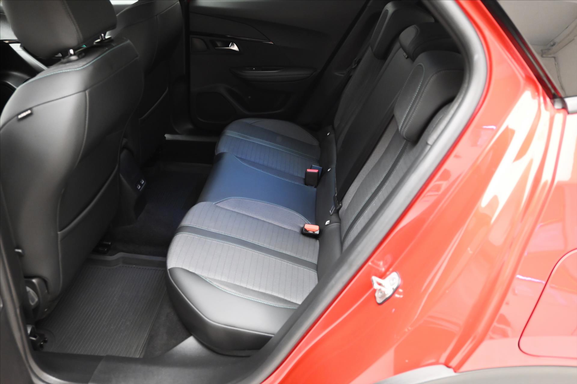 Main photo of the car Peugeot 2008 1.2 96 kW PureTech EAT8 Warranty up to 5 years (14)