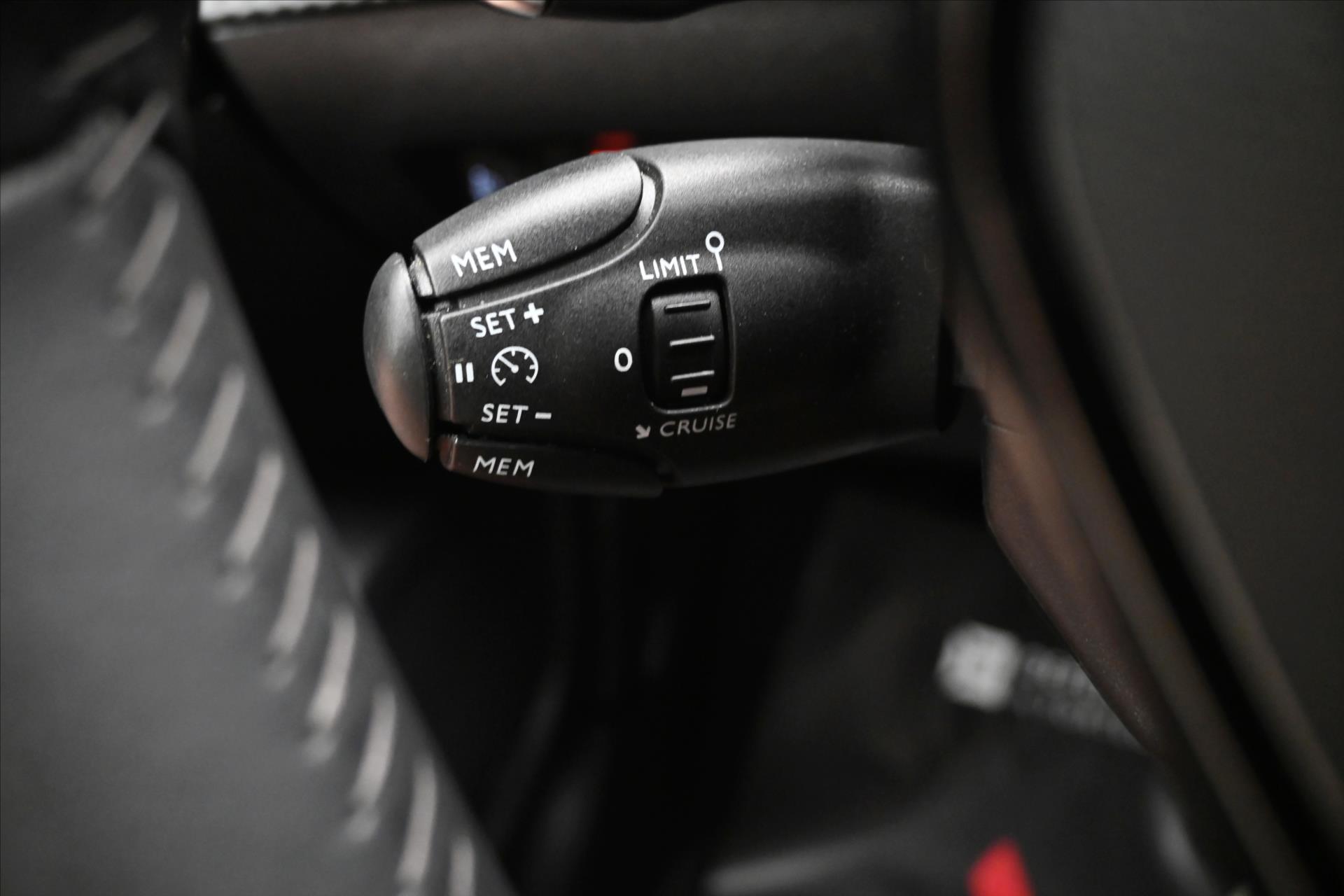 Main photo of the car Peugeot 2008 1.2 96 kW PureTech EAT8 Warranty up to 5 years (23)