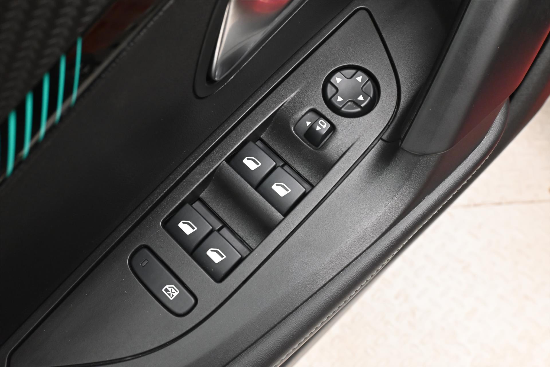 Main photo of the car Peugeot 2008 1.2 96 kW PureTech EAT8 Warranty up to 5 years (25)