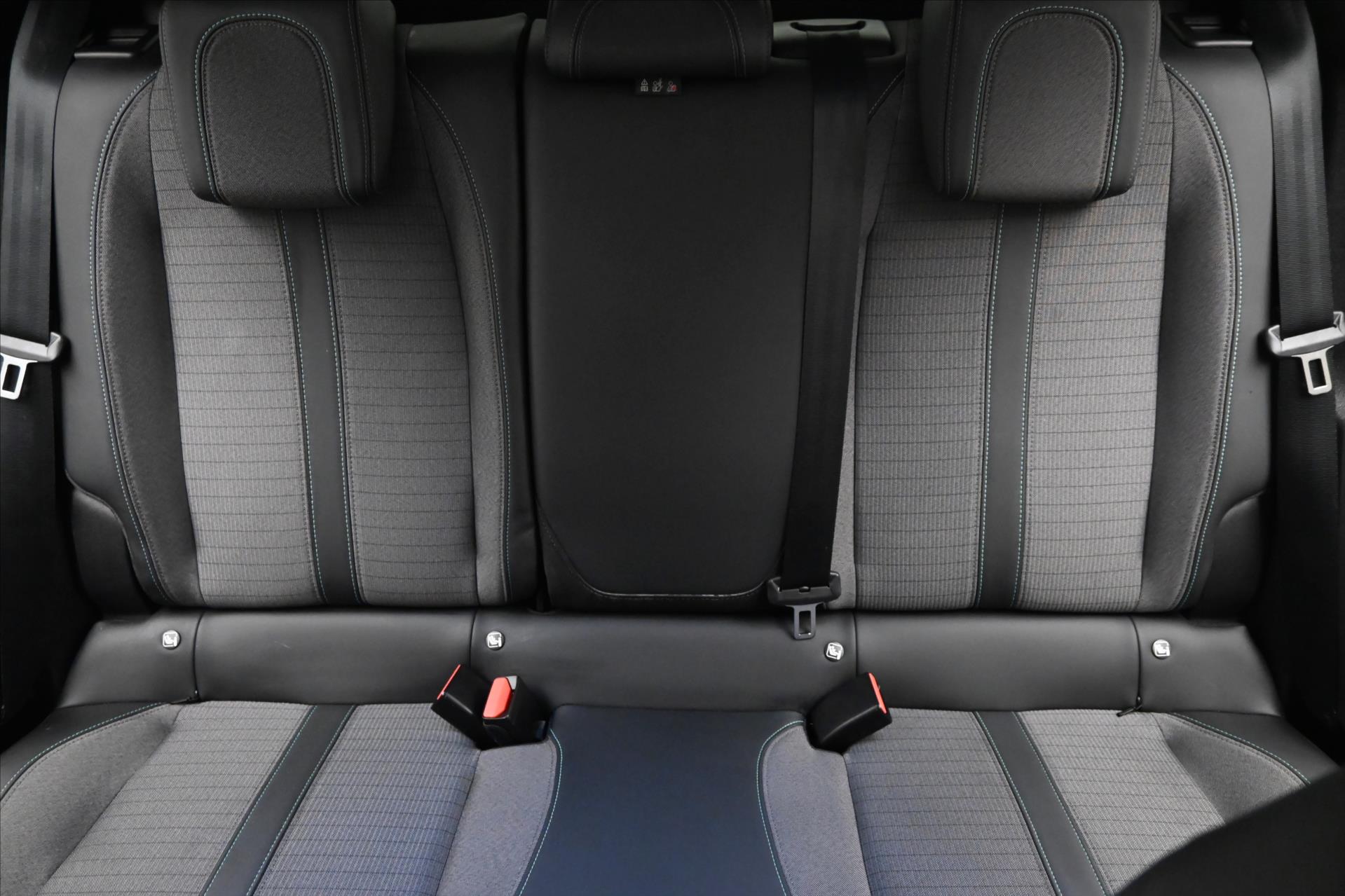 Main photo of the car Peugeot 2008 1.2 96 kW PureTech EAT8 Warranty up to 5 years (27)