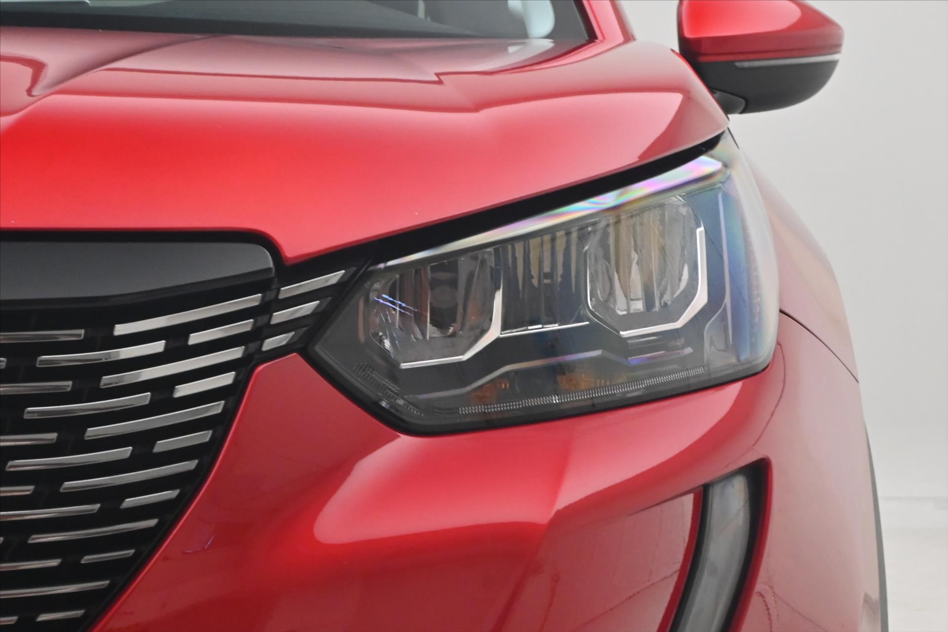 Hlavní fotografie vozu Peugeot 2008 1,2 96kW PureTech EAT8 Záruka až 5 let (28)
