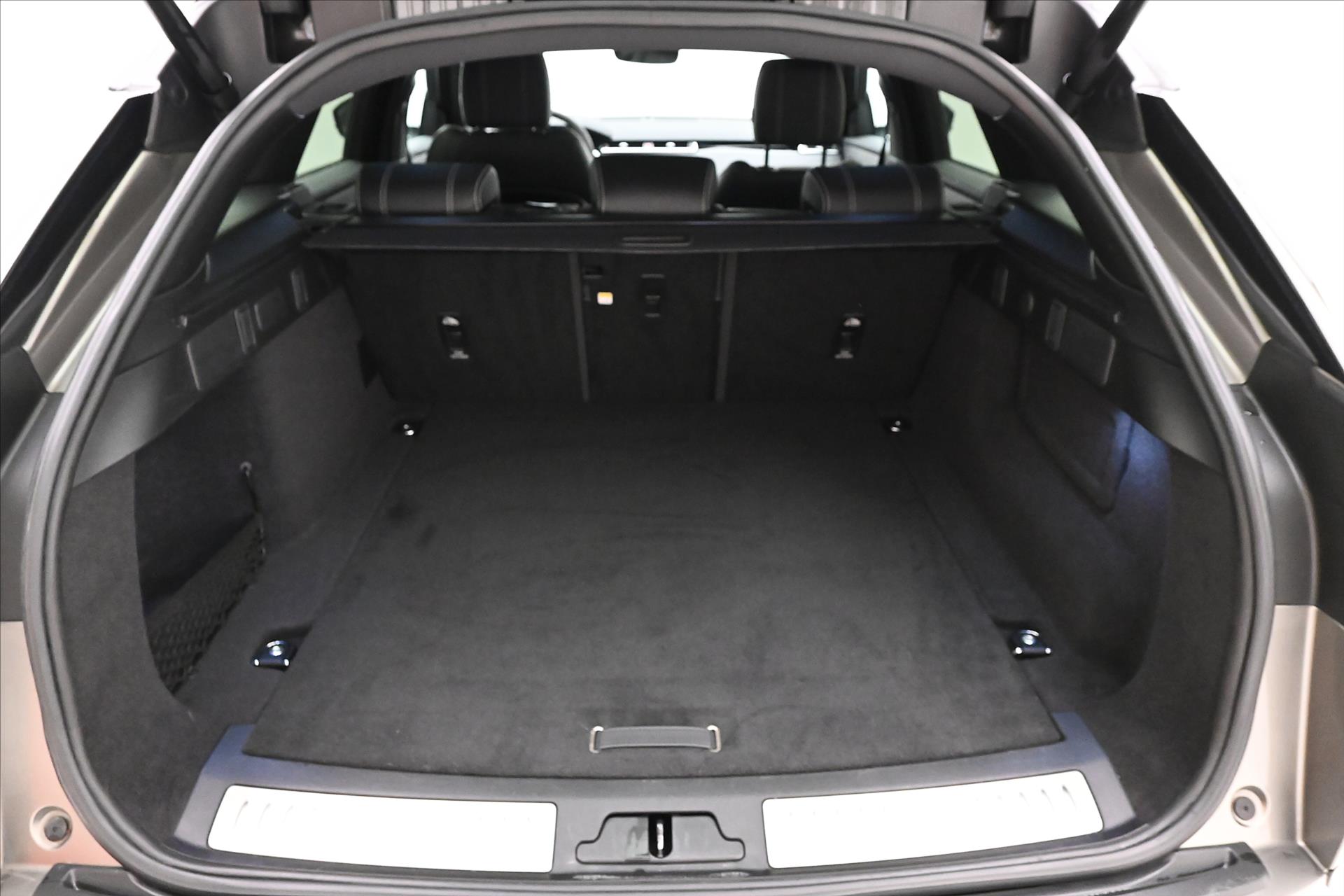 Hlavní fotografie vozu Land Rover Range Rover Velar 2,0 D200 150 kW R-Dynamic AWD Záruka až 5 let (10)