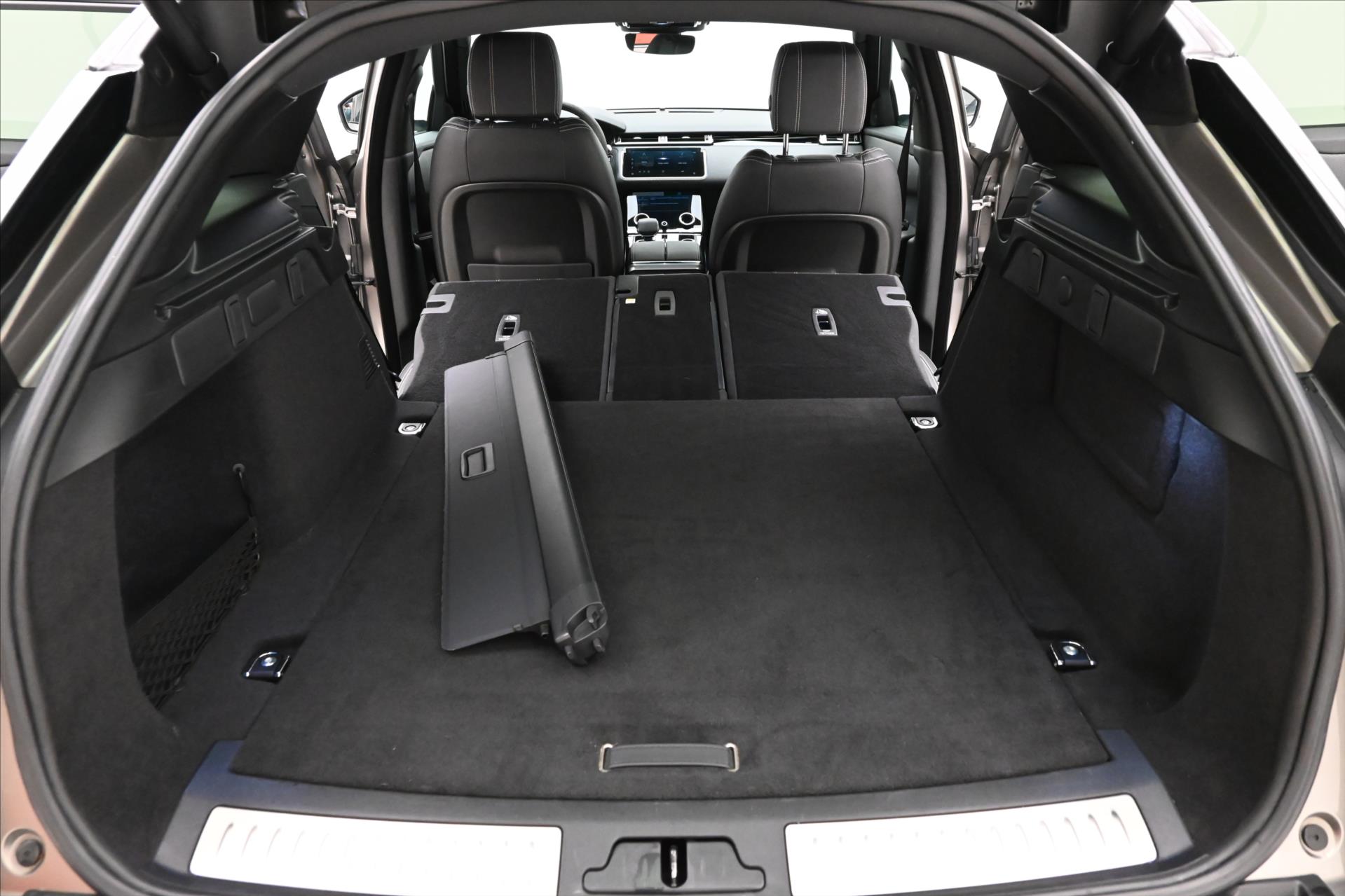 Hlavní fotografie vozu Land Rover Range Rover Velar 2,0 D200 150 kW R-Dynamic AWD Záruka až 5 let (11)