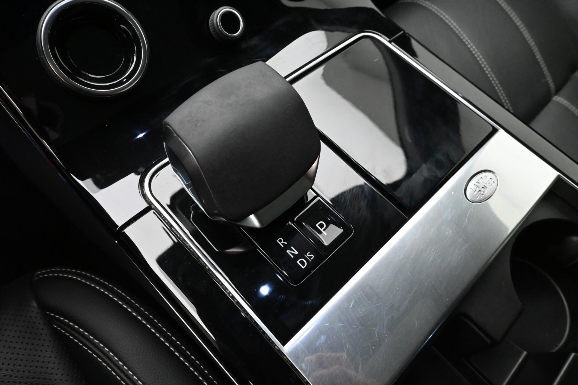 Hlavní fotografie vozu Land Rover Range Rover Velar 2,0 D200 150 kW R-Dynamic AWD Záruka až 5 let (21)