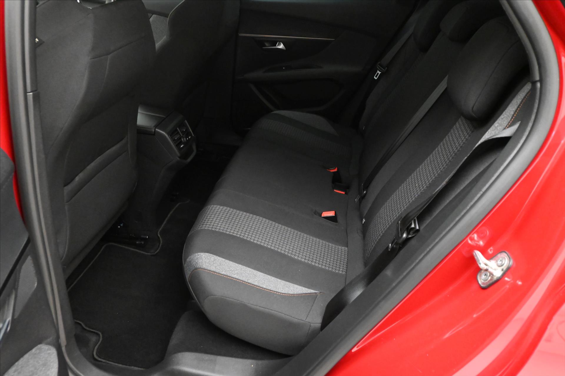 Hlavní fotografie vozu Peugeot 3008 1,5 HDI 96 kW Active Záruka až 5 let (14)