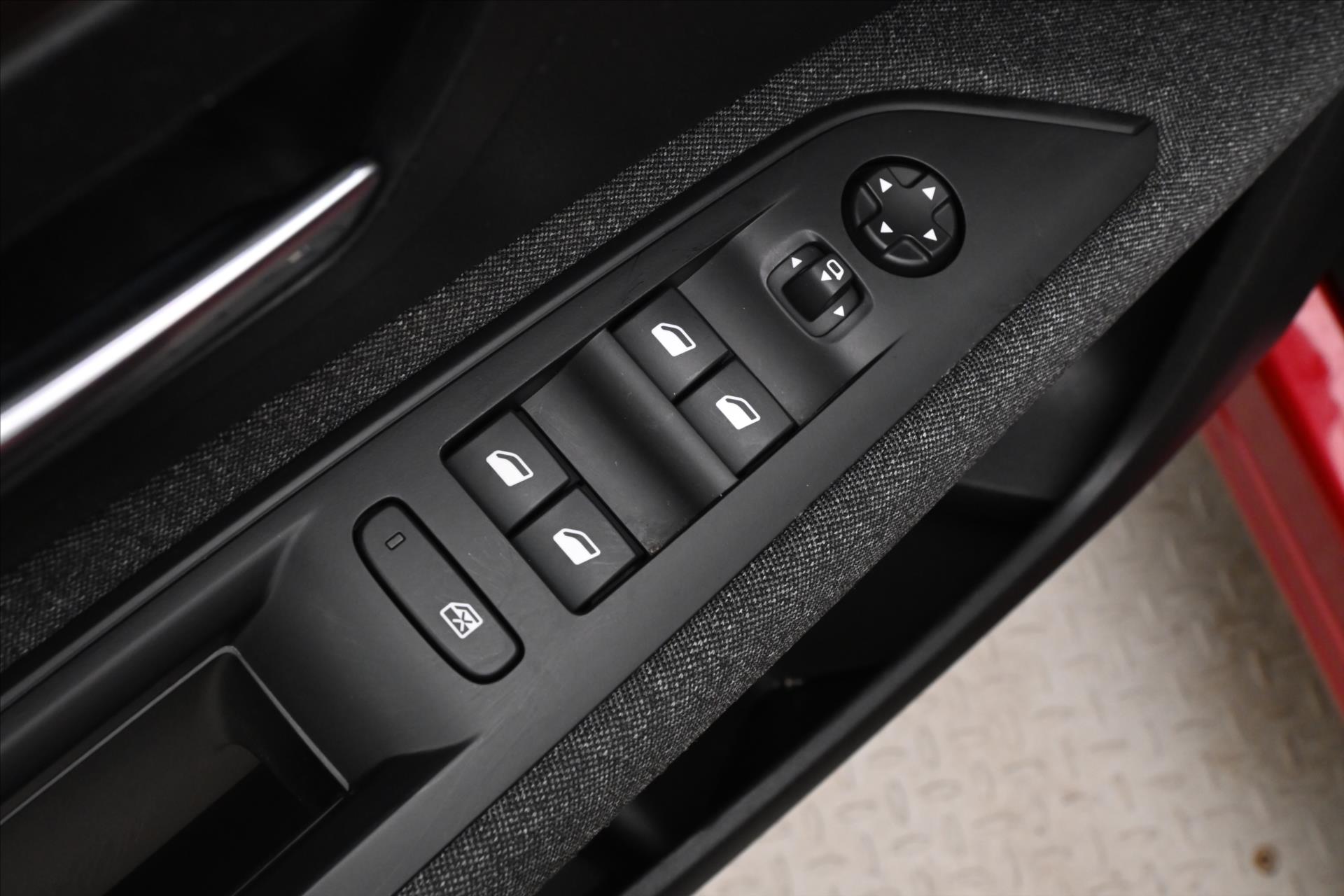 Hlavní fotografie vozu Peugeot 3008 1,5 HDI 96 kW Active Záruka až 5 let (25)