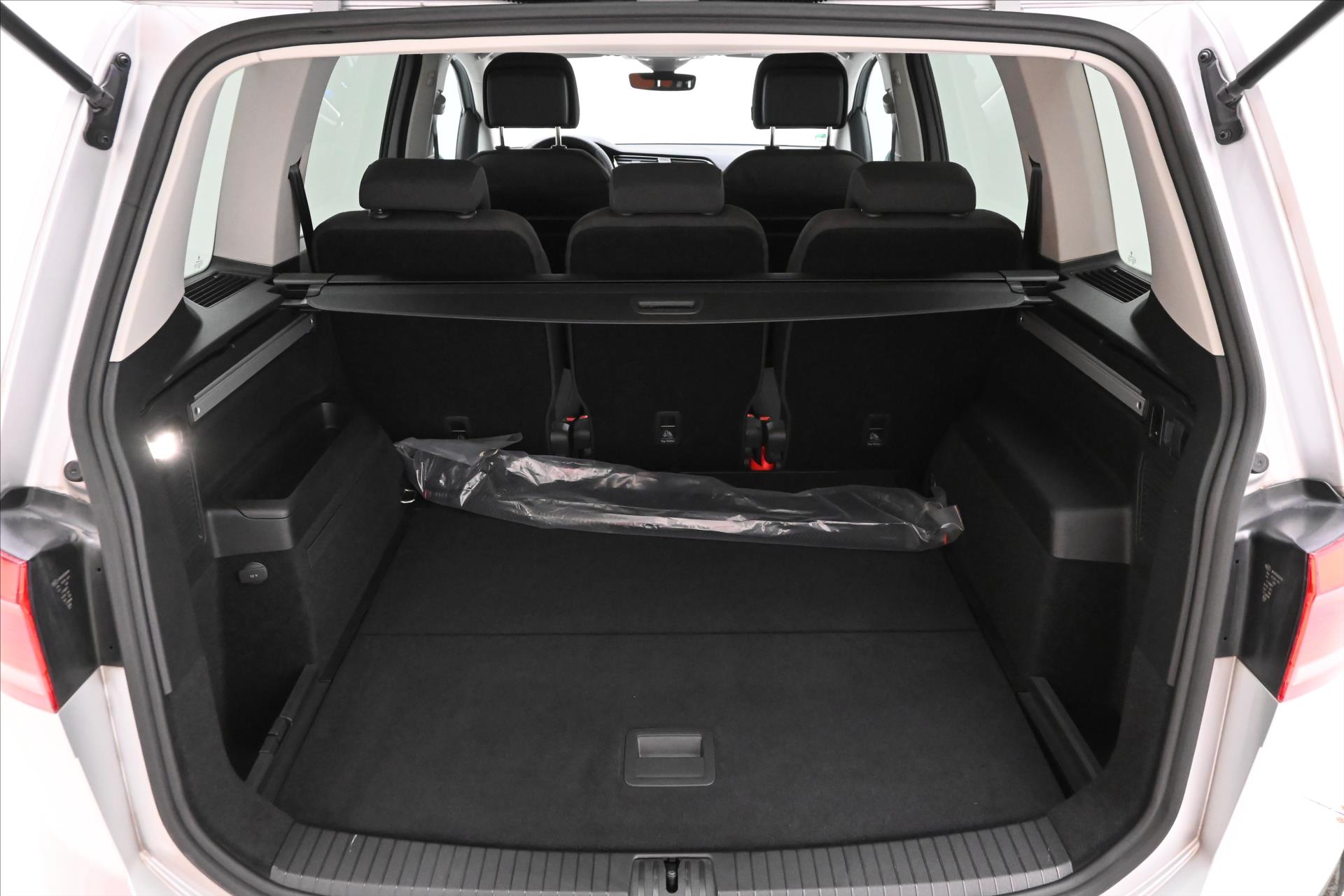 Hlavní fotografie vozu Volkswagen Touran 2,0 TDI 110kW DSG Comfortline Záruka až 5 let (10)