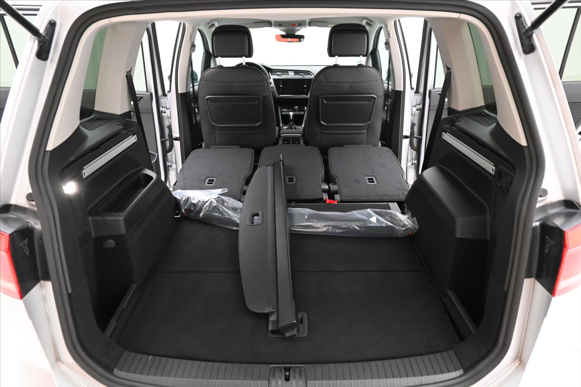 Hlavní fotografie vozu Volkswagen Touran 2,0 TDI 110kW DSG Comfortline Záruka až 5 let (11)