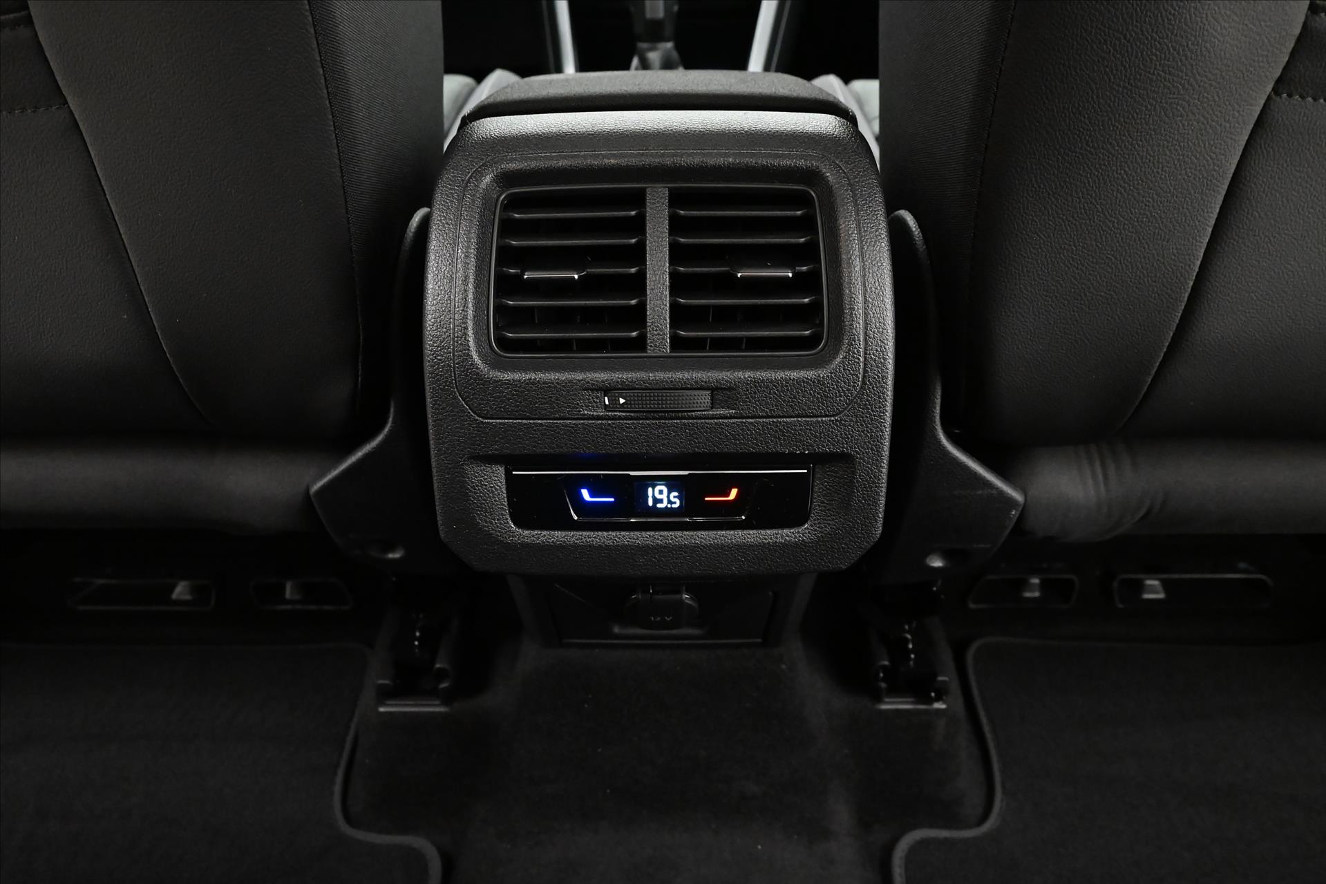 Hlavní fotografie vozu Volkswagen Touran 2,0 TDI 110kW DSG Comfortline Záruka až 5 let (22)