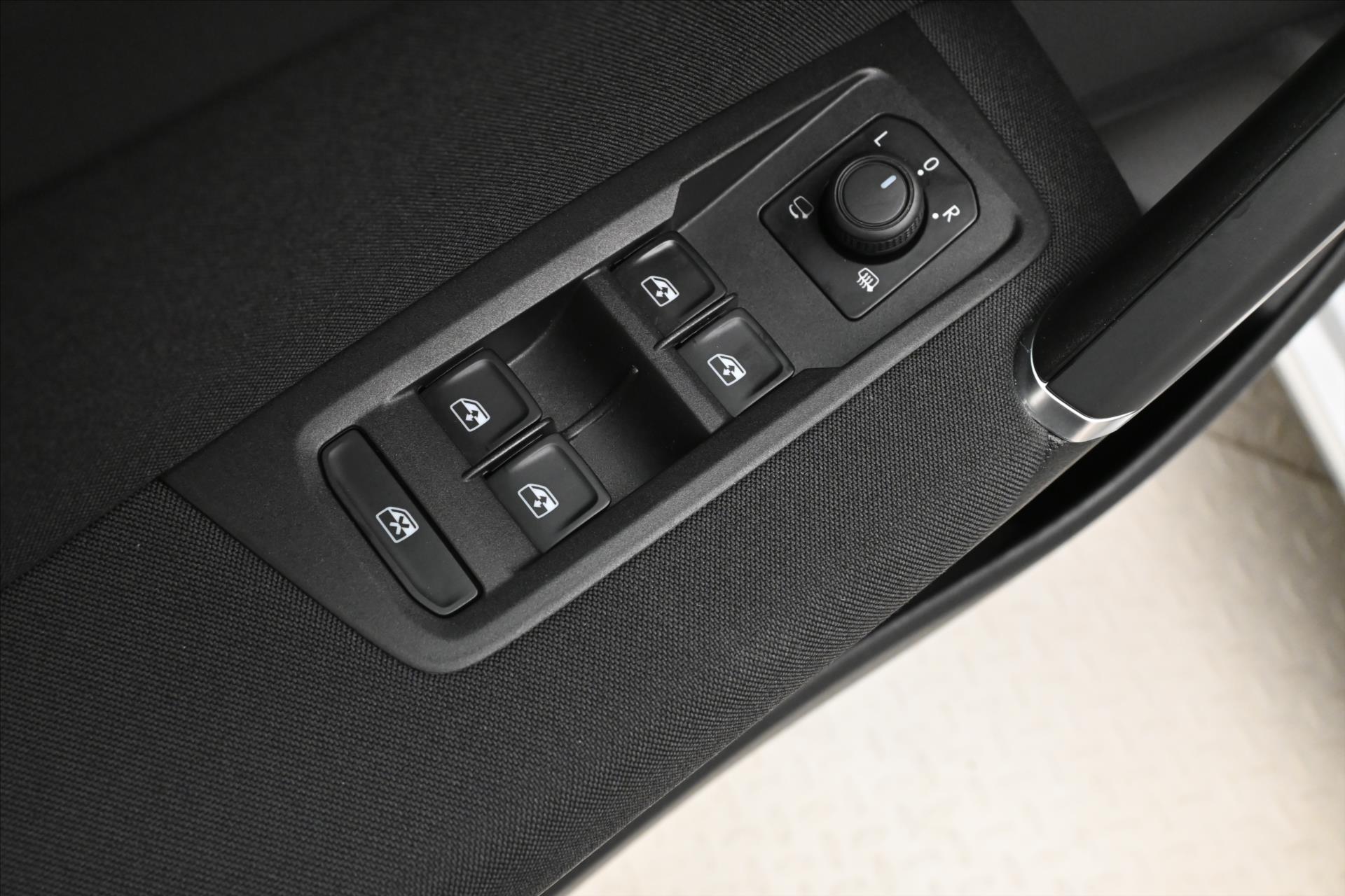 Hlavní fotografie vozu Volkswagen Touran 2,0 TDI 110kW DSG Comfortline Záruka až 5 let (26)