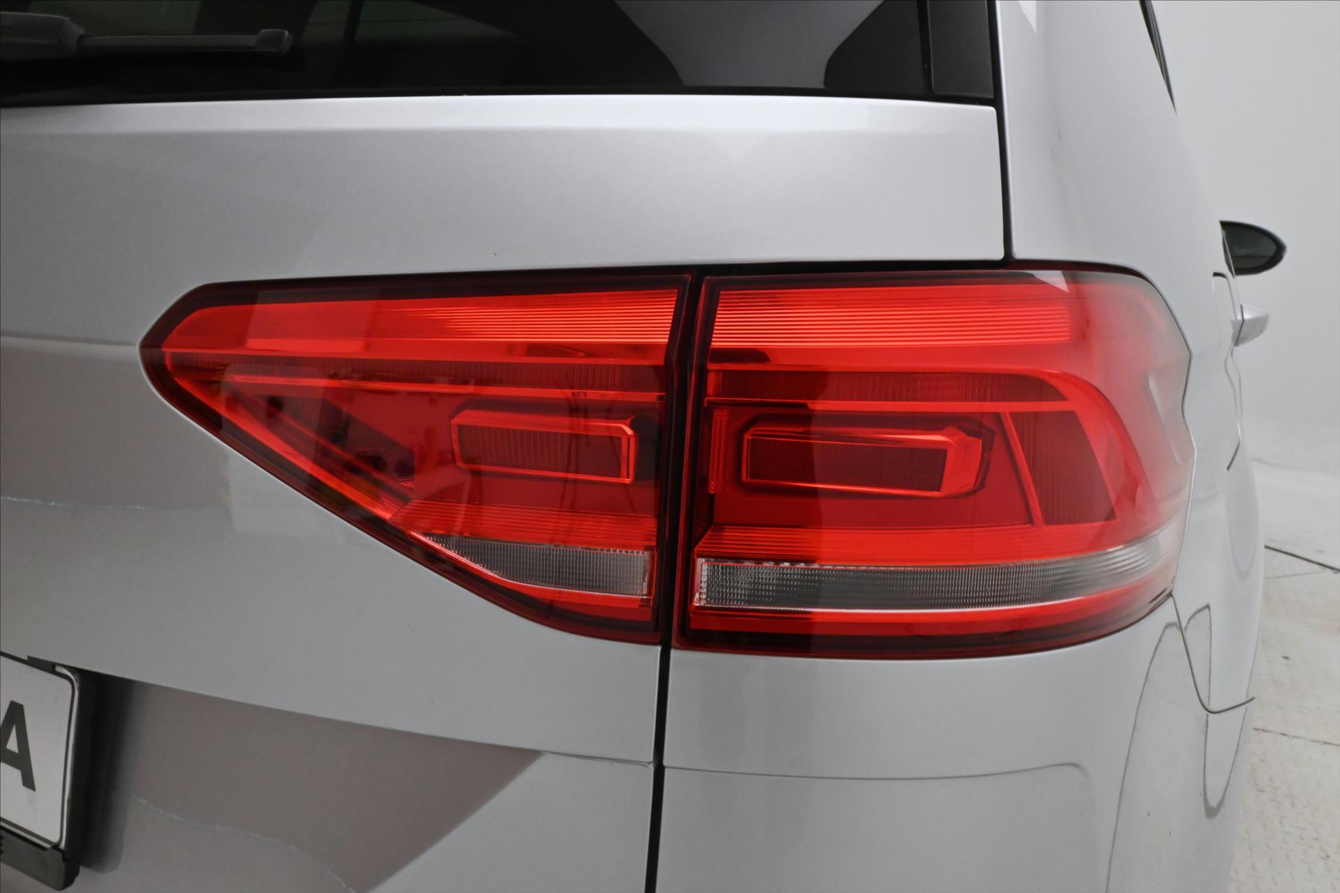 Hlavní fotografie vozu Volkswagen Touran 2,0 TDI 110kW DSG Comfortline Záruka až 5 let (31)