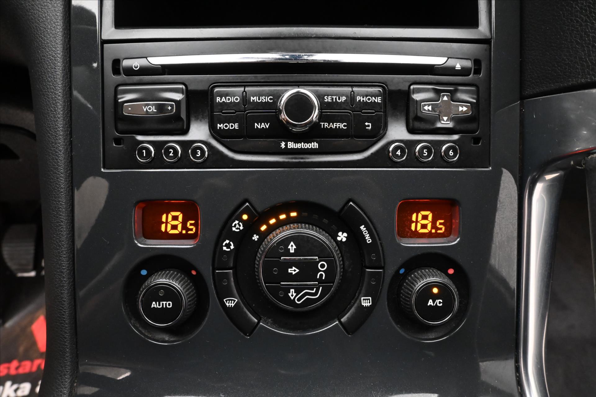 Hlavní fotografie vozu Peugeot 3008 1,6 HDI 84 kW ALLURE Záruka až 5 let (22)
