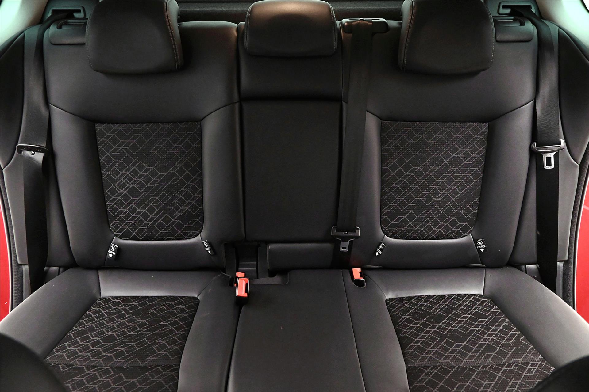 Hlavní fotografie vozu Peugeot 3008 1,6 HDI 84 kW ALLURE Záruka až 5 let (28)