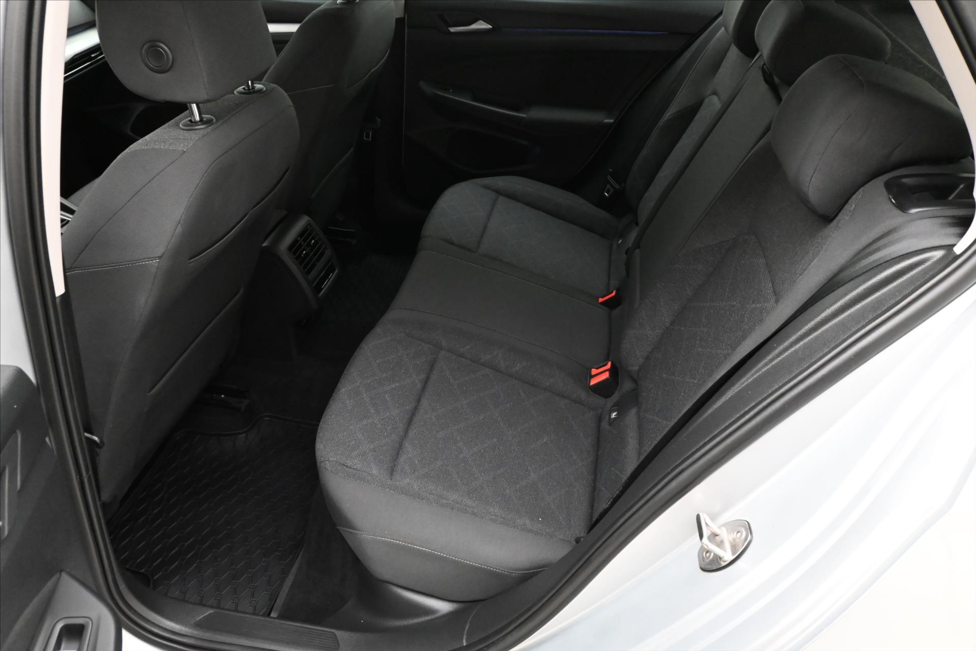 Hlavní fotografie vozu Volkswagen Golf 1,0 TSI 81kW Life Záruka až 5 let (14)