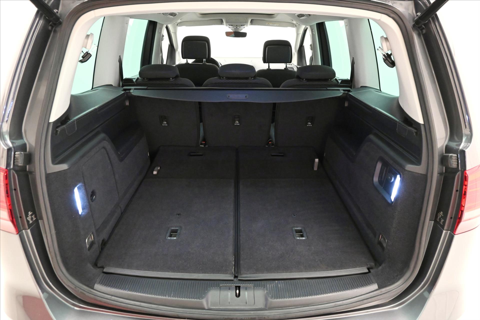 Hlavní fotografie vozu Volkswagen Sharan 2,0 TDI 110 kW DSG 7MÍST Záruka až 5 let (11)
