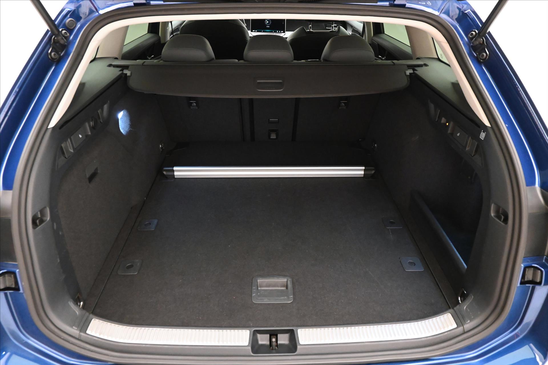 Hlavní fotografie vozu Volkswagen Passat 2,0 TDI 110 kW DSG Business Záruka až 5 let (10)